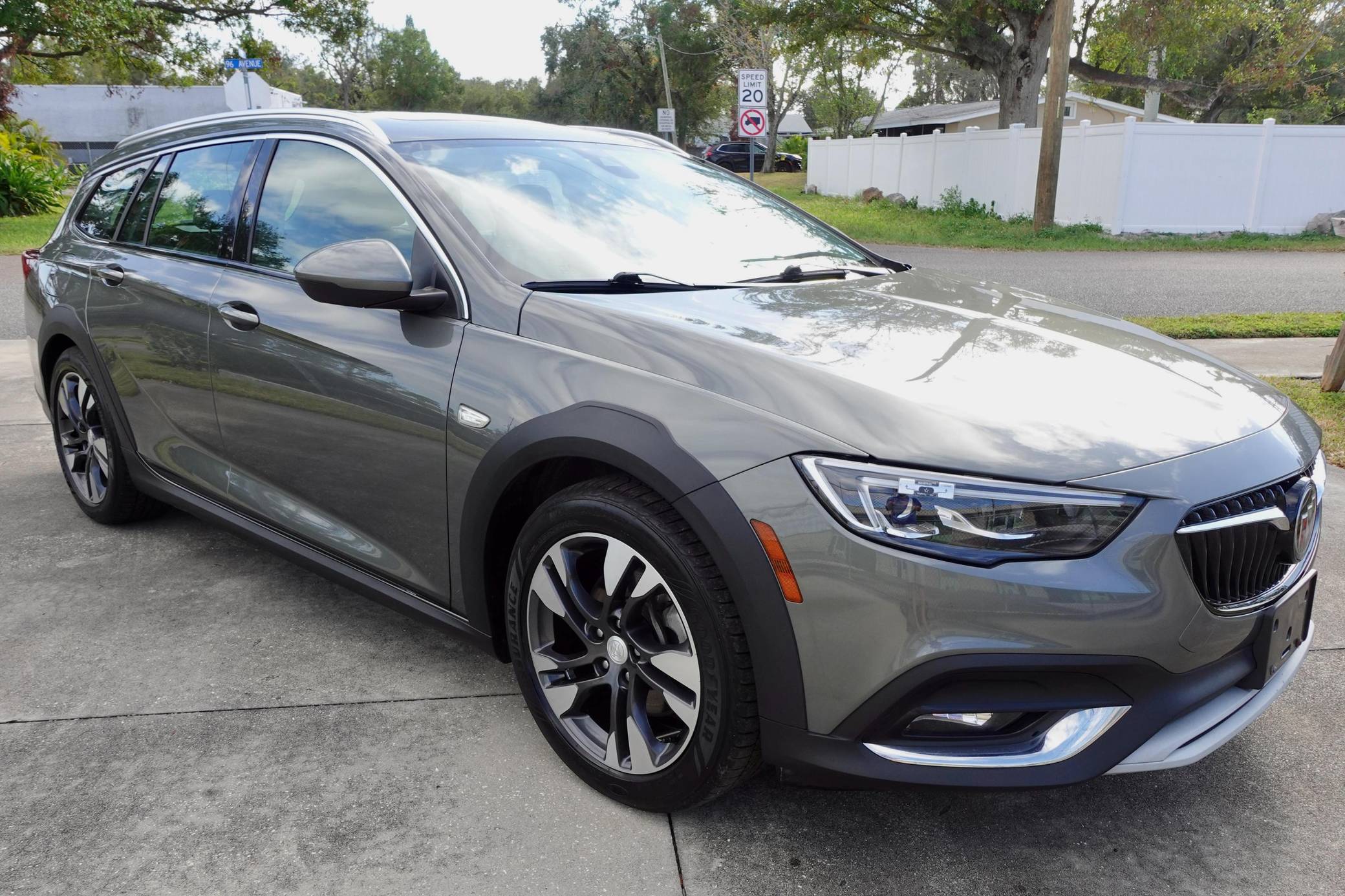 2018 Buick Regal TourX Essence