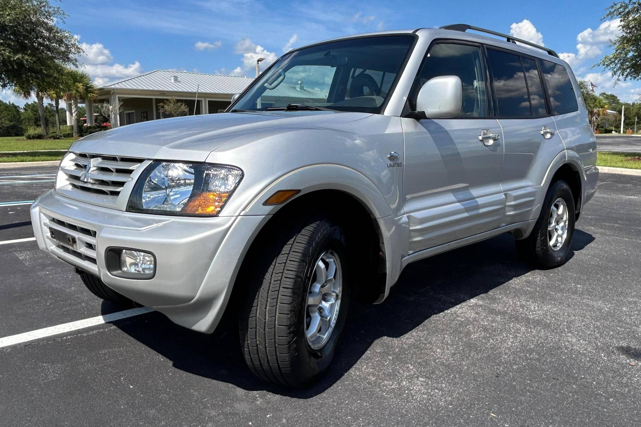 2002 Mitsubishi Montero