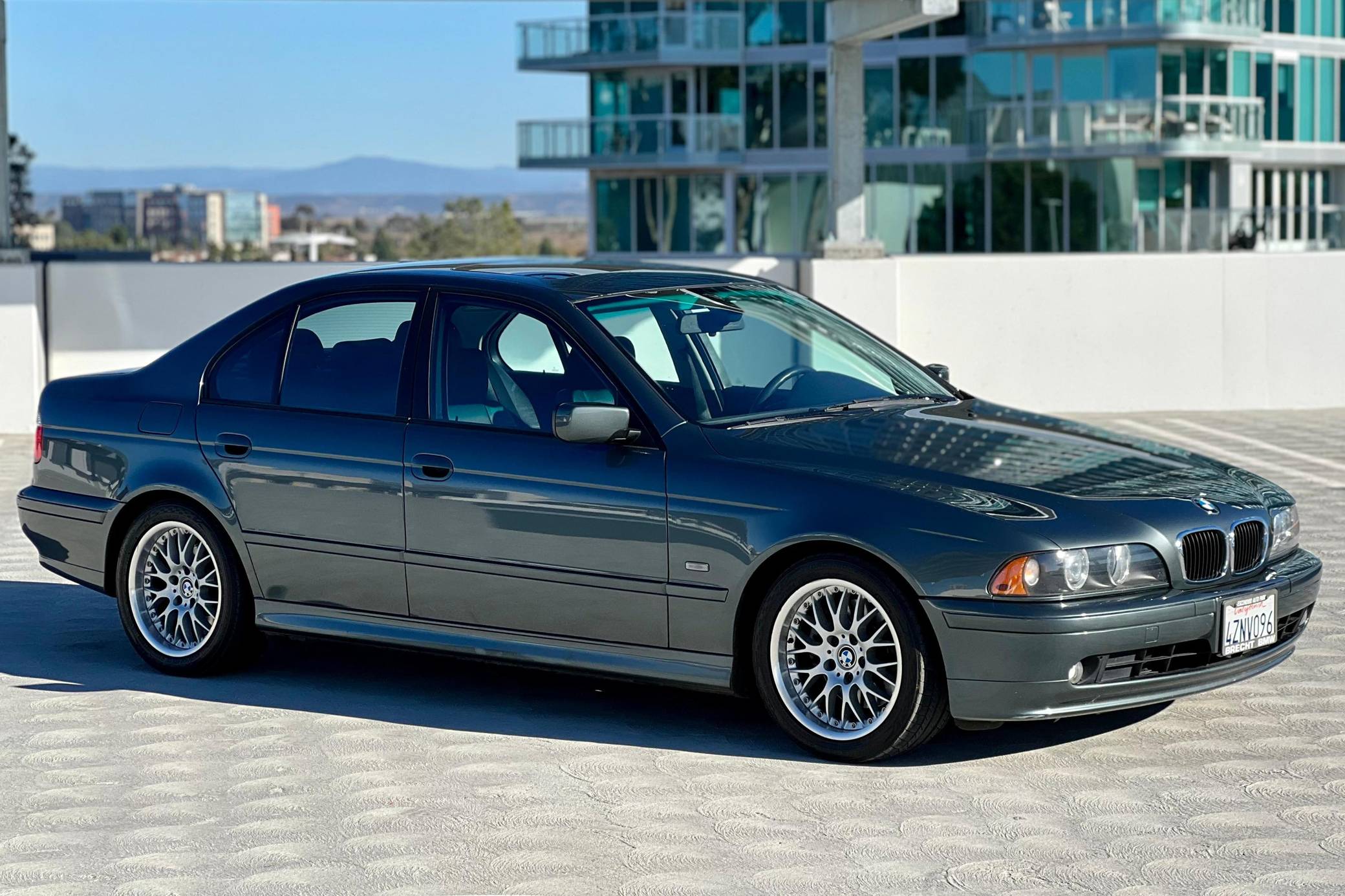 2002 BMW 530i Sedan