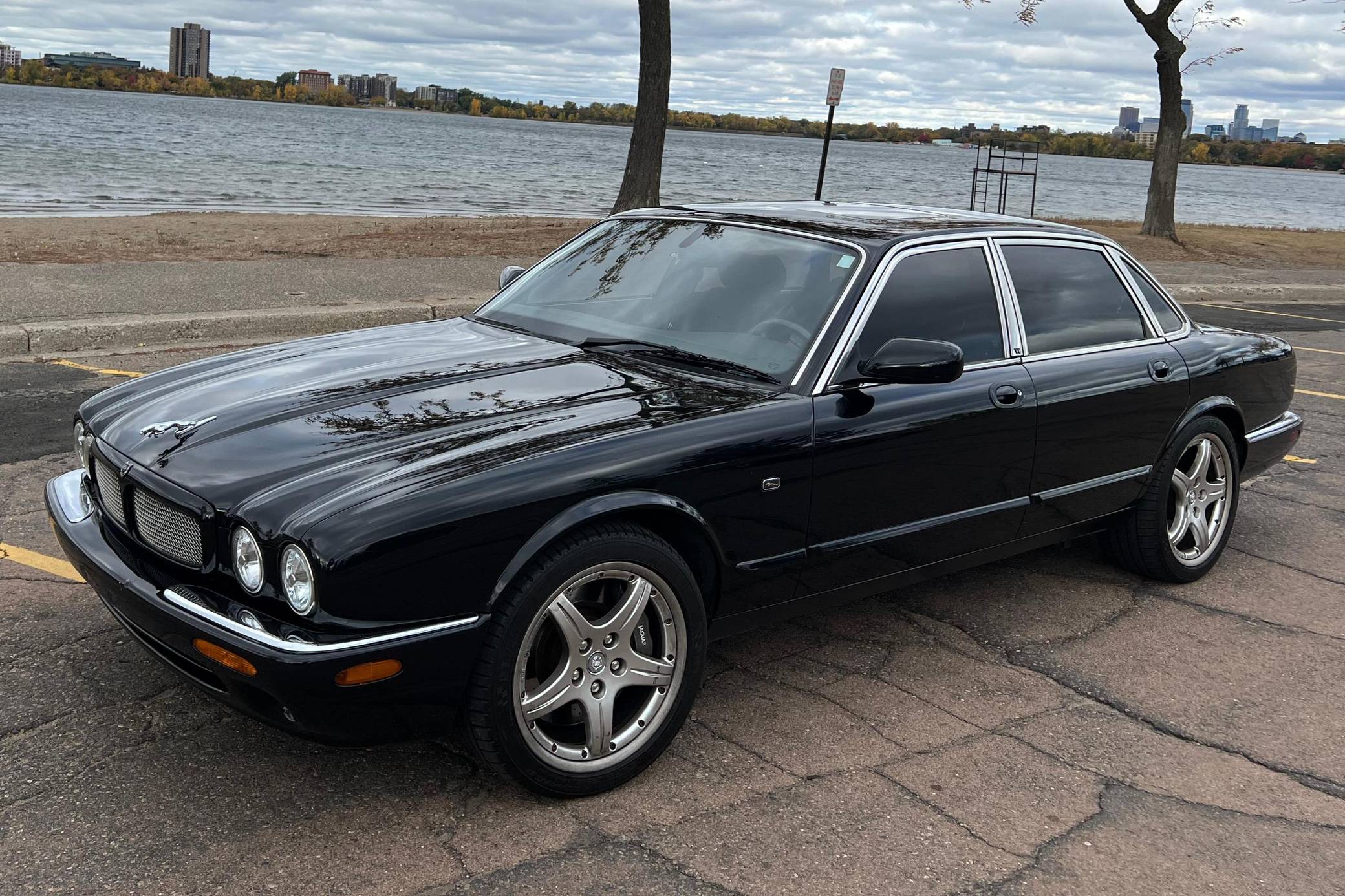 Jaguar deals xj8 wheels