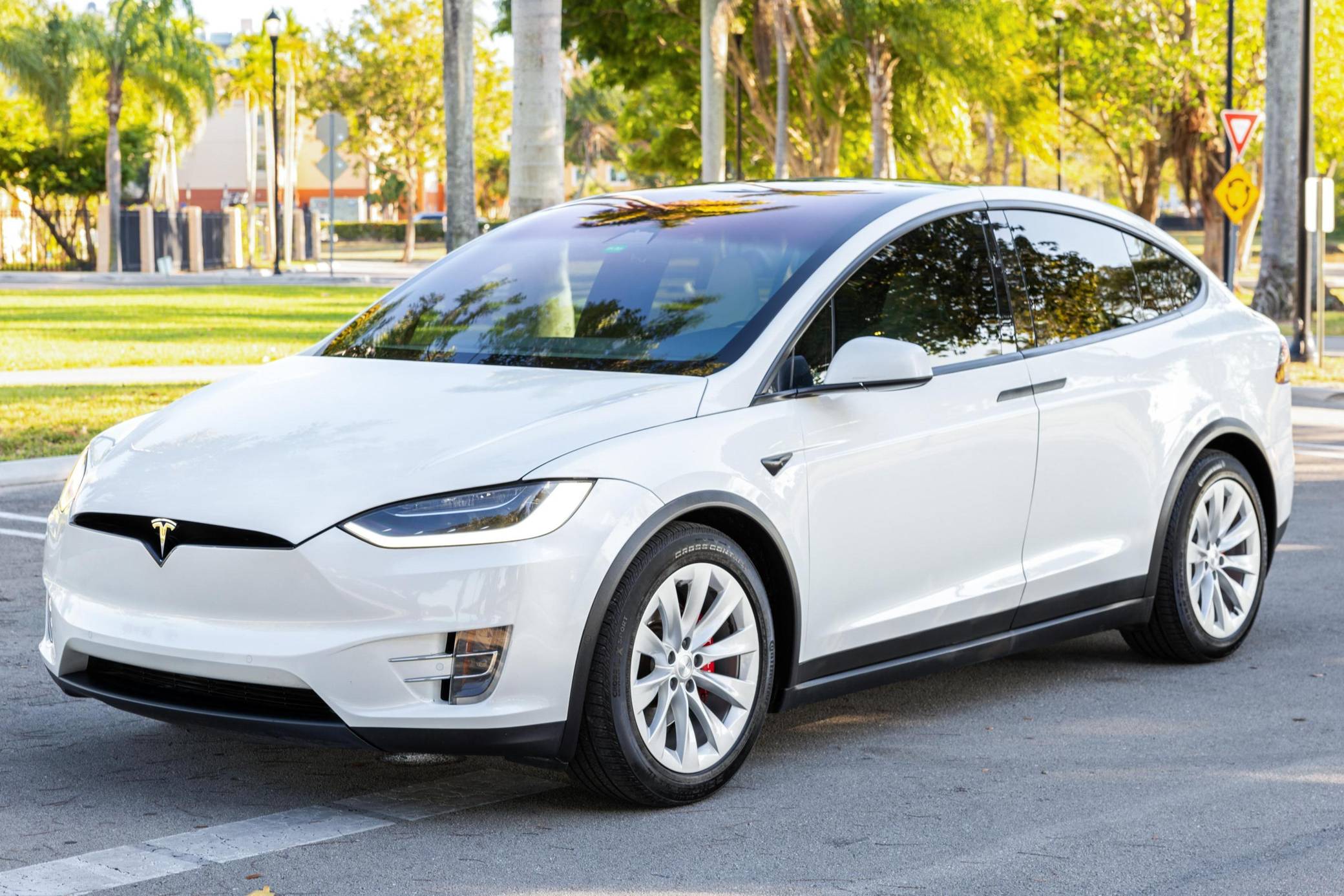 2018 Tesla Model X 75D VIN: 5YJXCAE29JF120243 for Sale - Cars & Bids