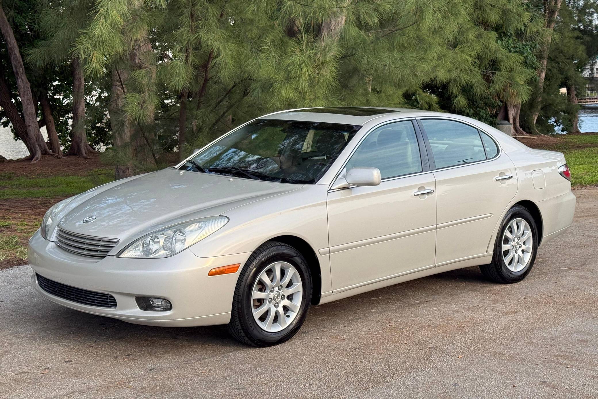 Lexus ES