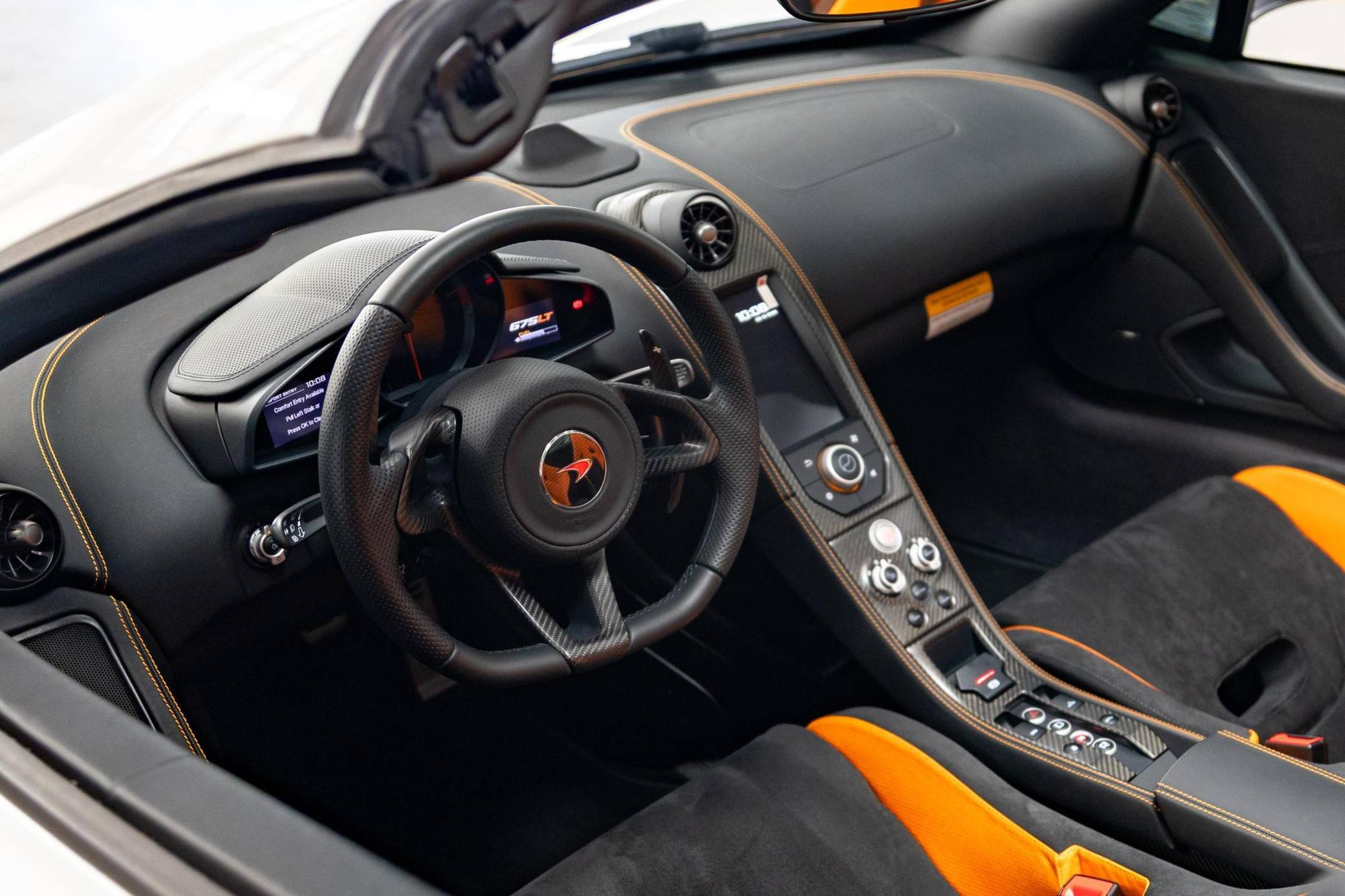 2016 McLaren 675LT Spider photo 6
