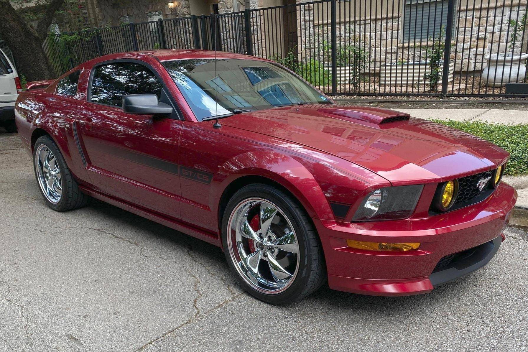 2007 Ford Mustang GT/CS Coupe VIN: 1ZVFT82H575304289 for