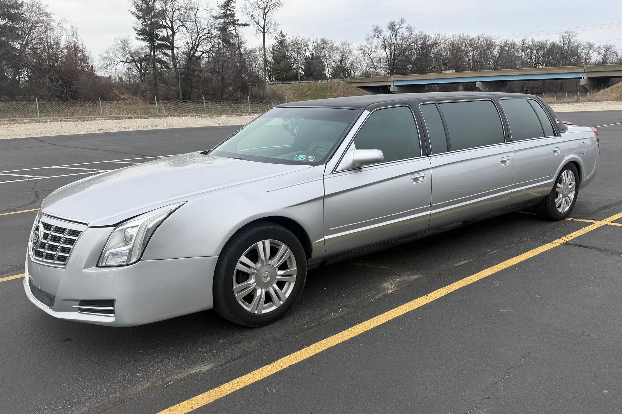 1999 Cadillac Limousine VIN: 1GEEH90Y2XU550321 for Sale - Cars & Bids
