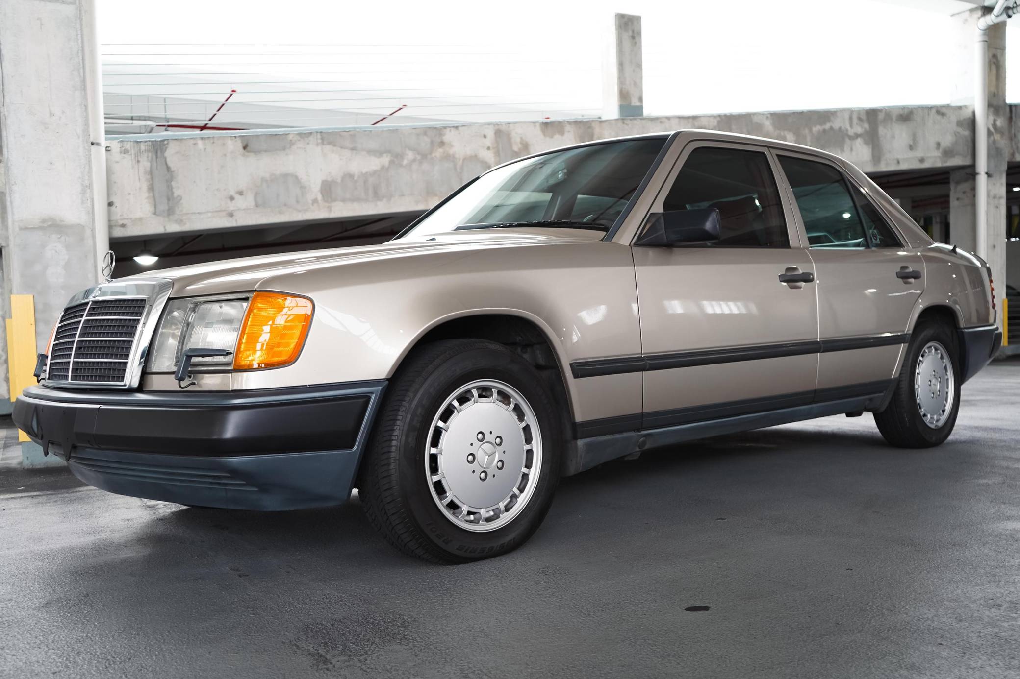 1989 Mercedes-Benz E-Class 300E