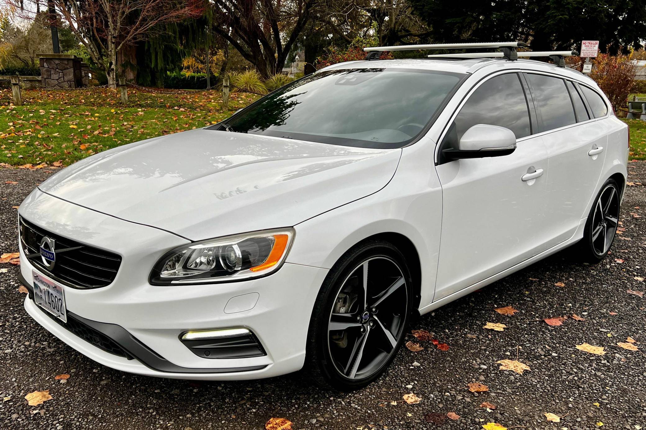 2016 Volvo V60 T6 R-Design Platinum 