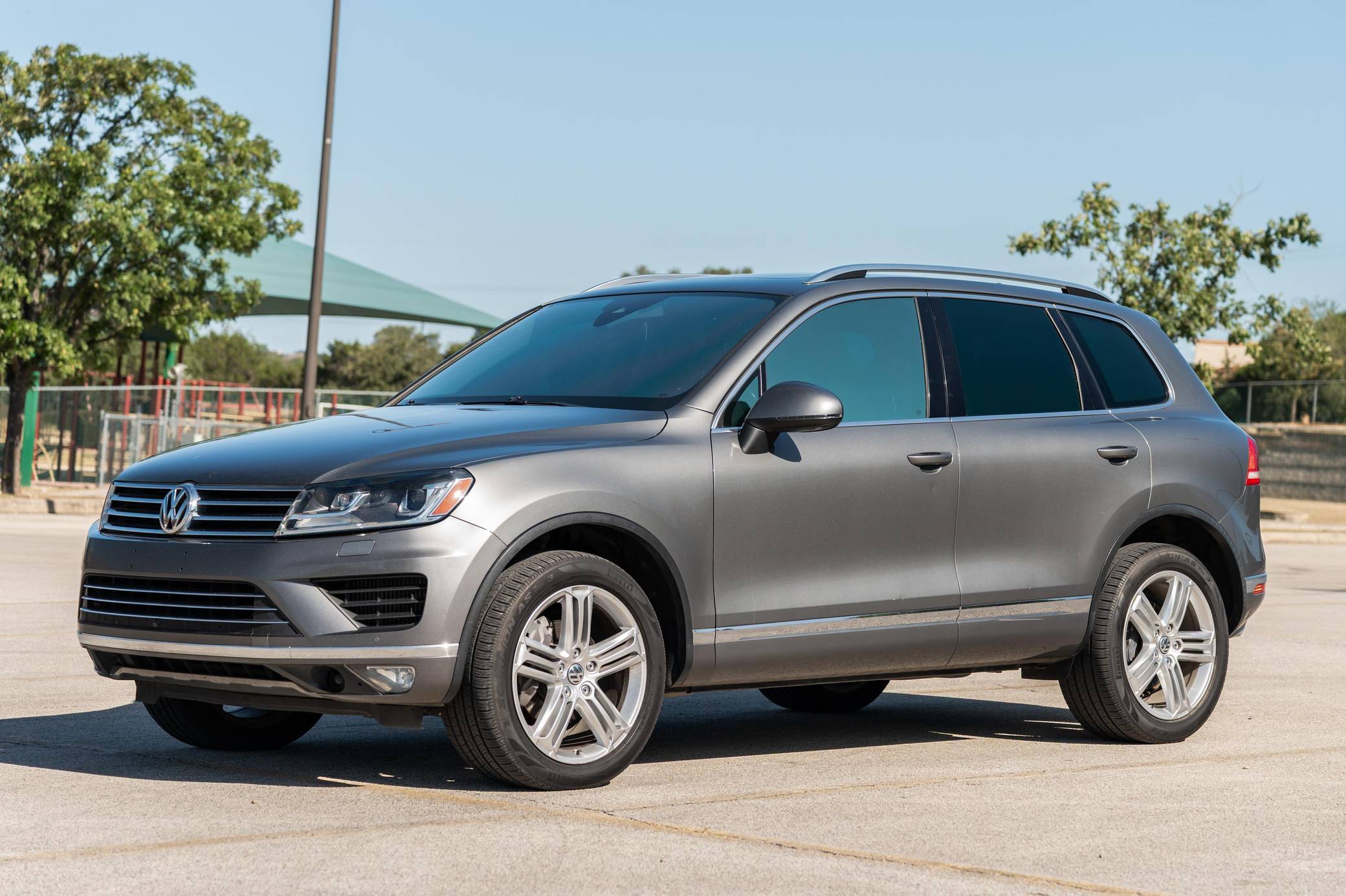 2016 Volkswagen Touareg TDI Executive VIN: WVGEP9BP6GD001894 for