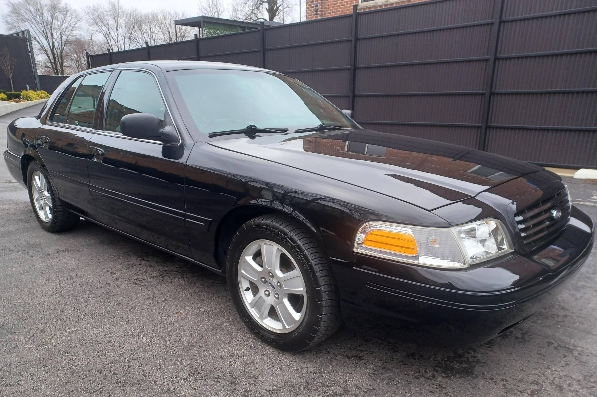 2004 Ford Crown Victoria LX