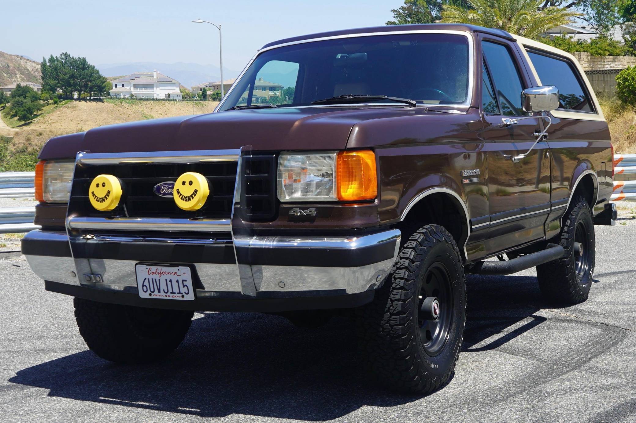 1988 Ford Bronco XLT 4x4 VIN: 1FMEU15H1JLA28223 for Sale - Cars \u0026 Bids, image size:2080x1386