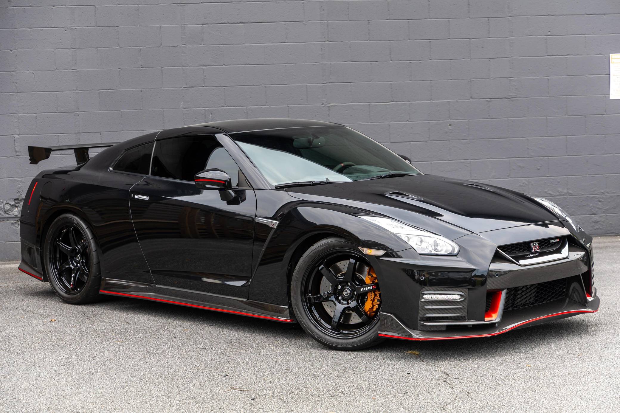 This 16,700-Mile 2018 Nissan GT-R NISMO Is Already Bid to $155,000 — And the Reserve Still Hasn't Fallen
