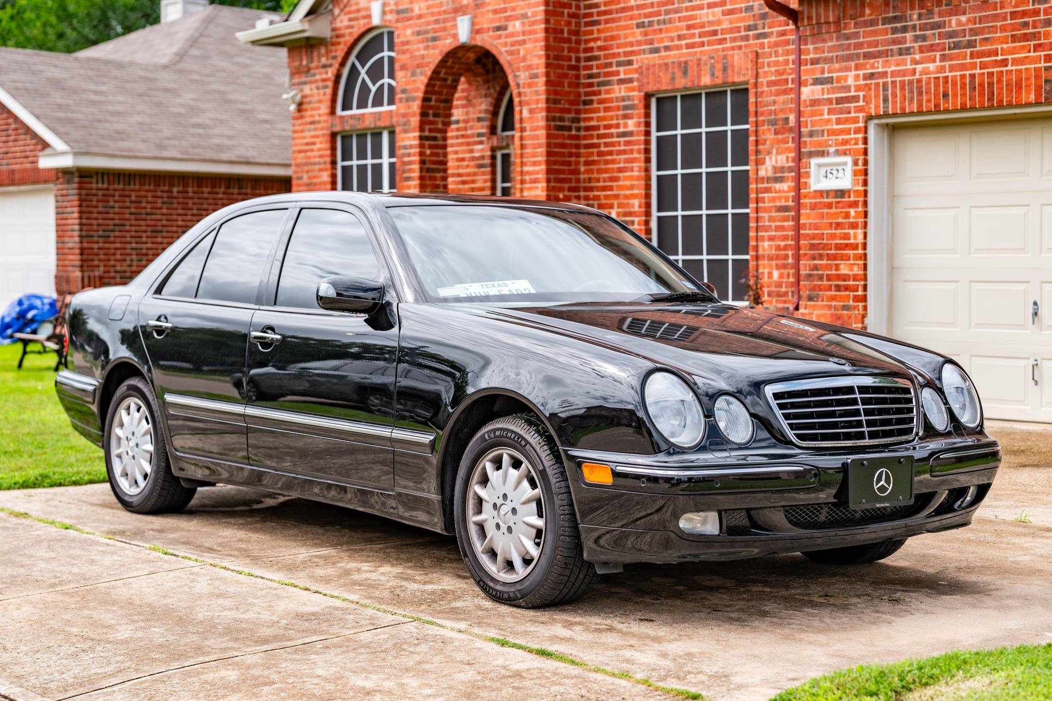 2001 Mercedes-Benz E320 4Matic Sedan VIN: WDBJF82J81X053236 for