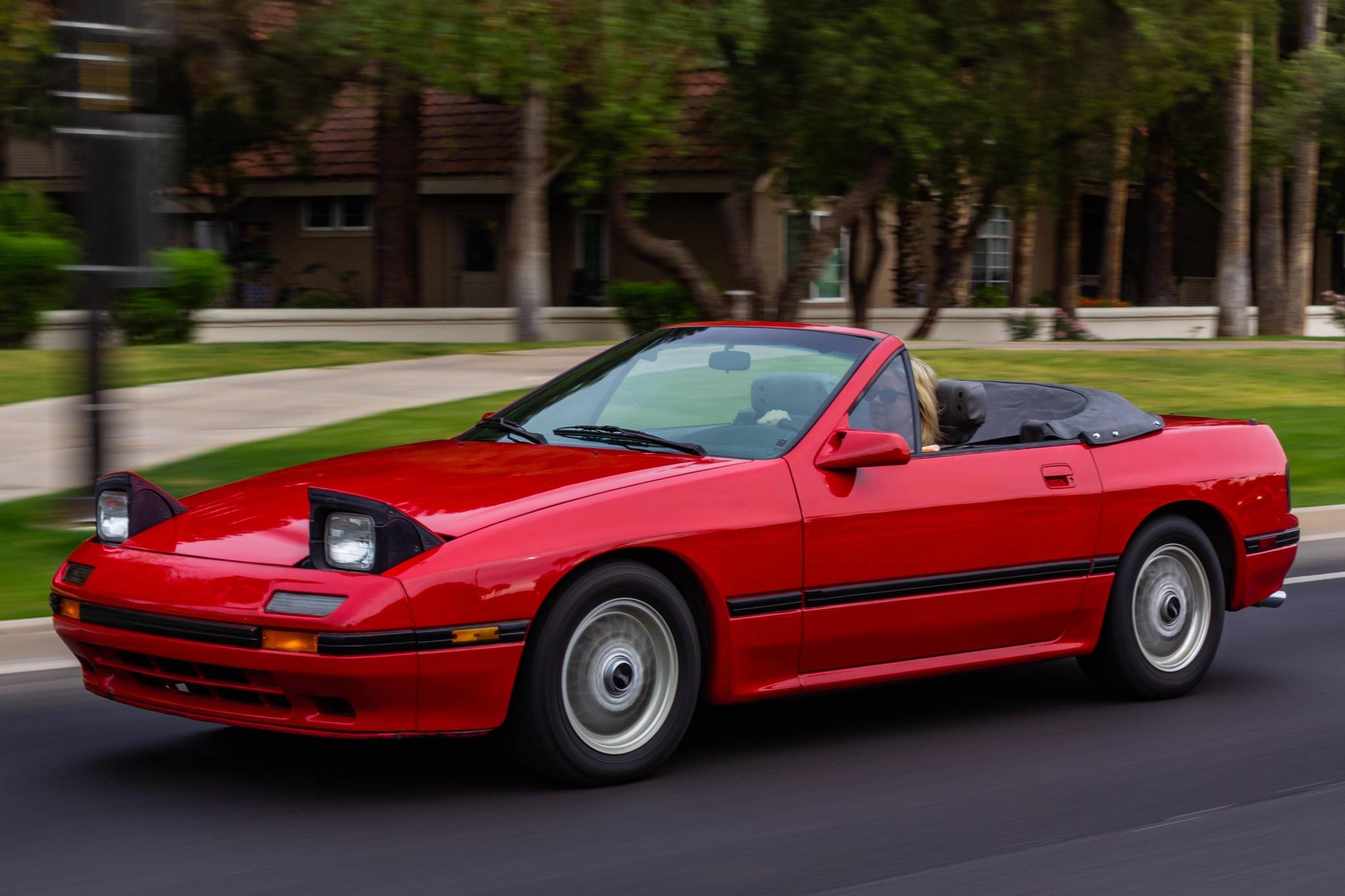 未開封 Mazda RX-7 CABRIOLET 1/43スケール 赤 未開封 Mazda RX-7 CABRIOLET 1/43スケール 赤 【公式通販】