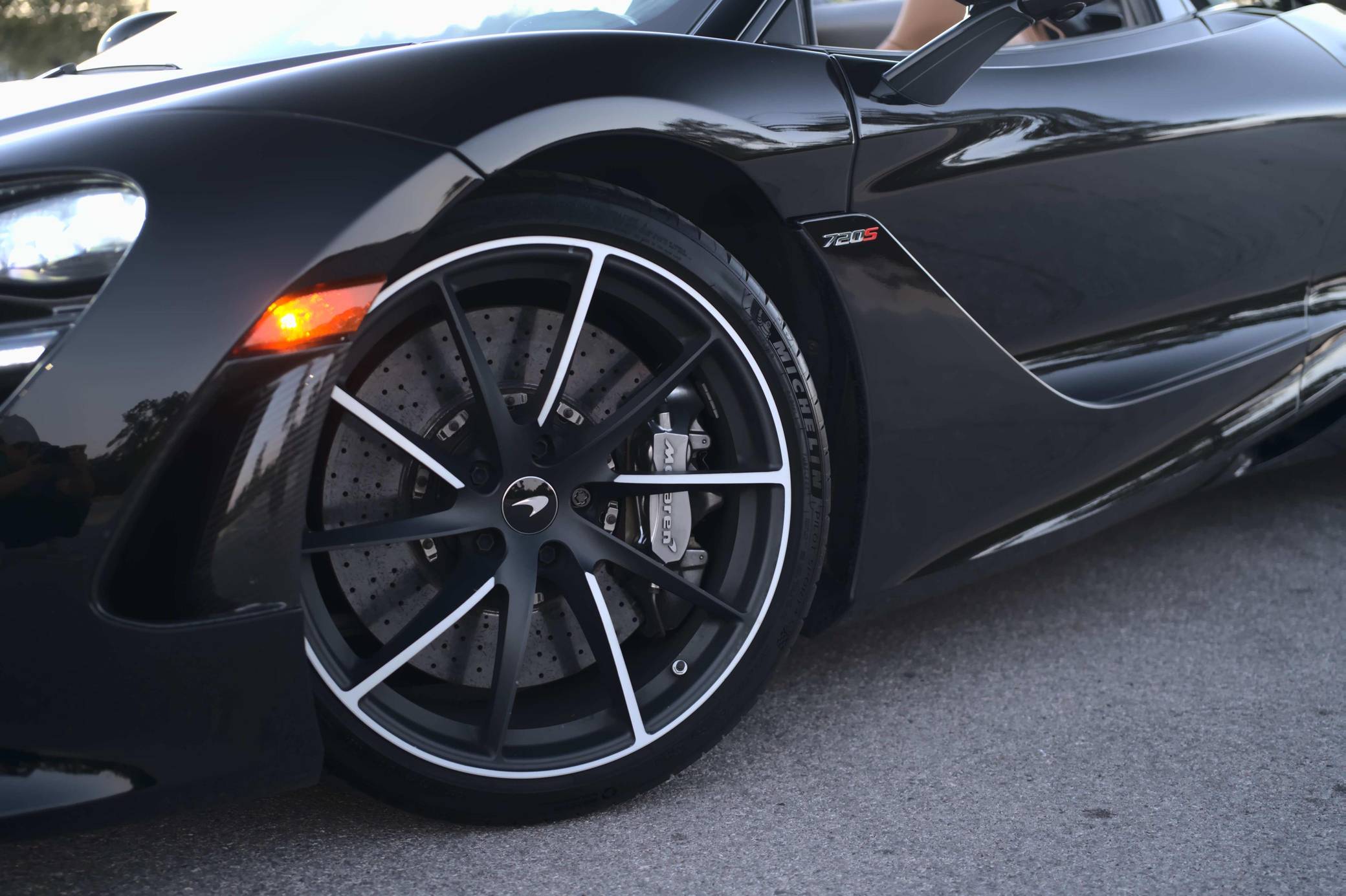 2019 McLaren 720S Spider Luxury photo 19