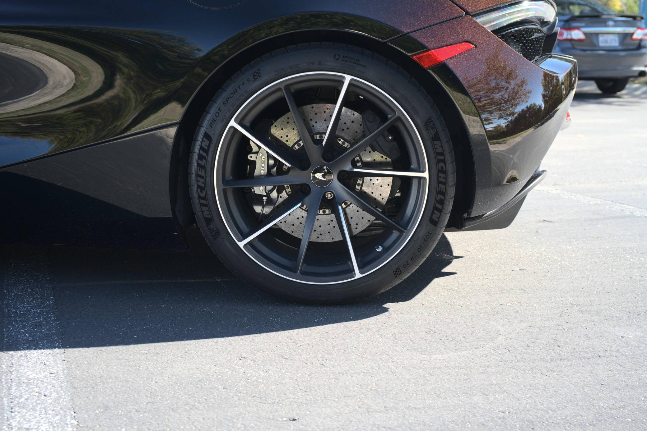 2019 McLaren 720S Spider Luxury photo 32