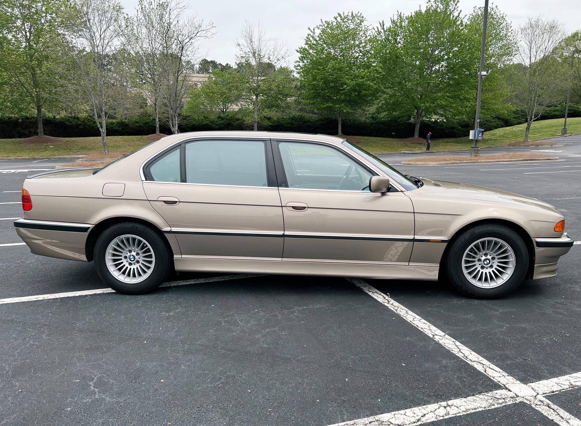 2000 BMW 750iL