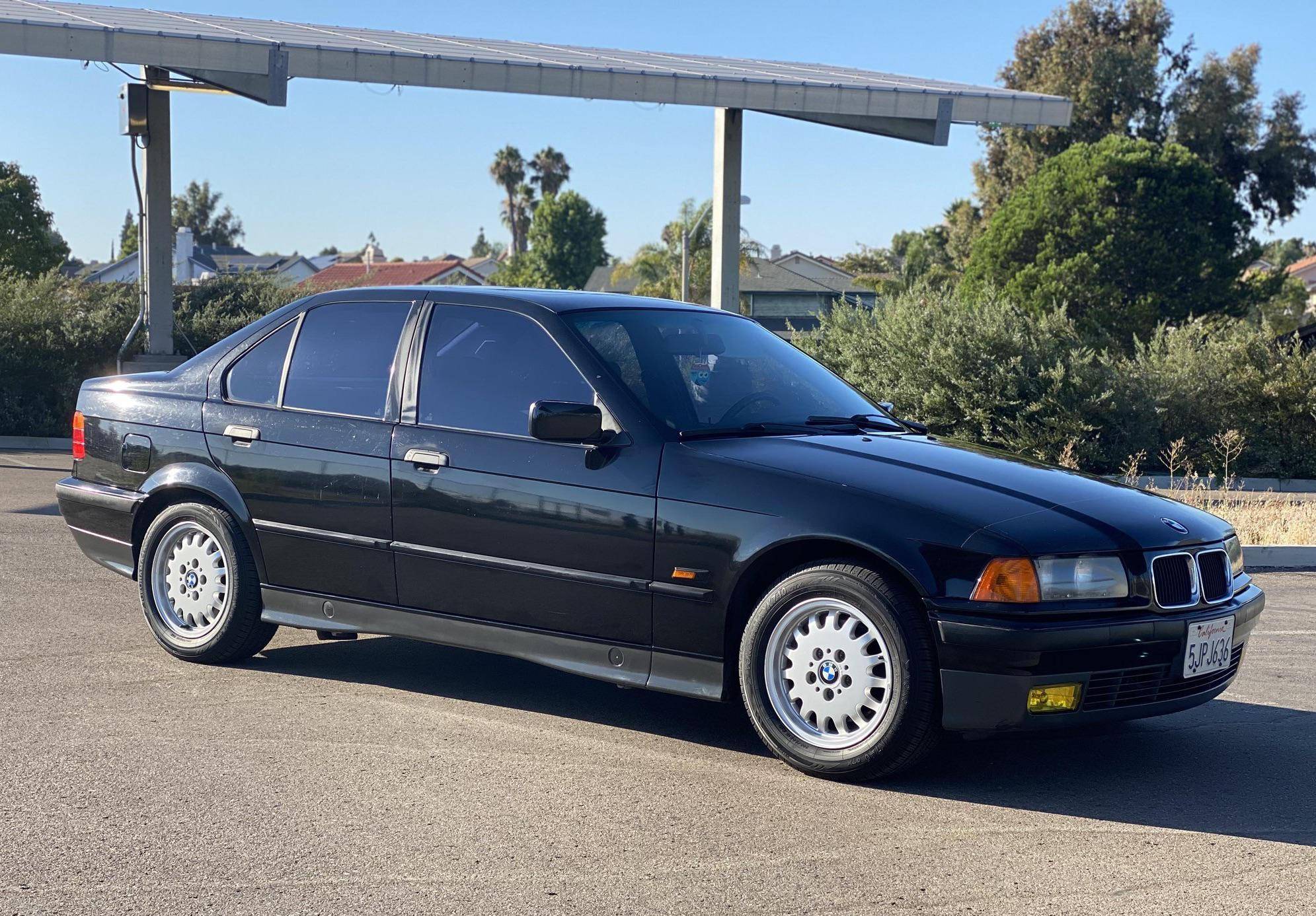 1994 BMW 325i Sedan