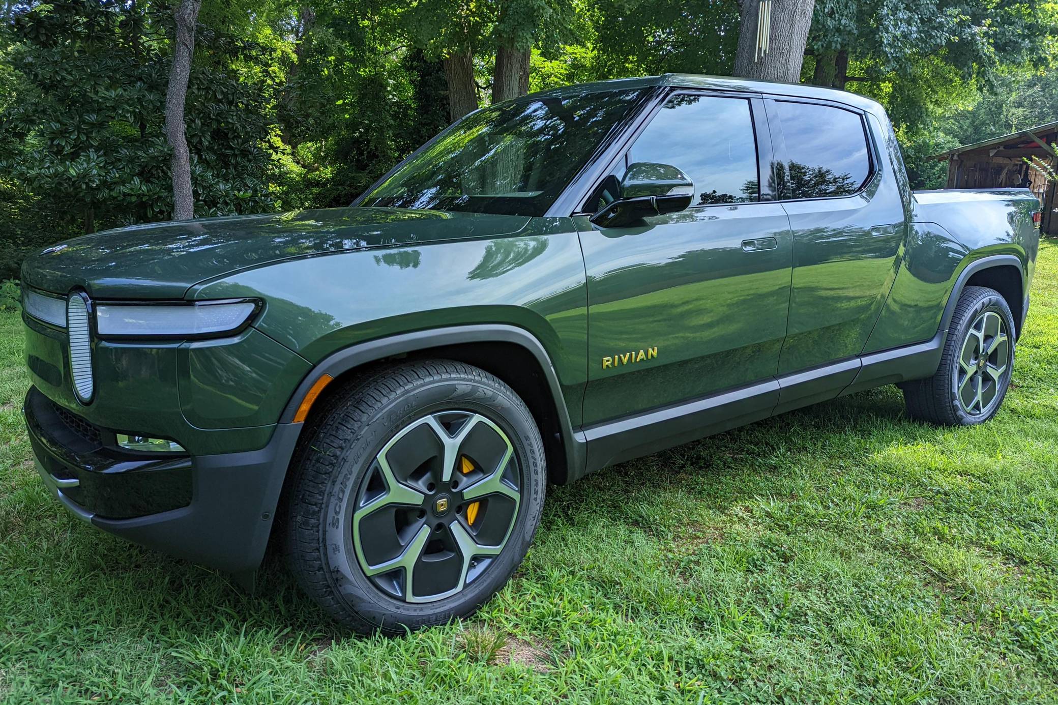 rivian r1t green