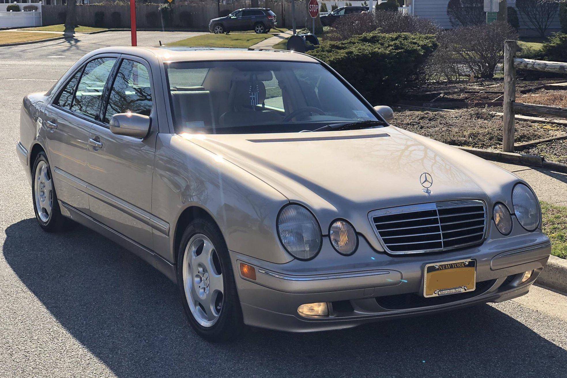 WDBJF70J3YB103187