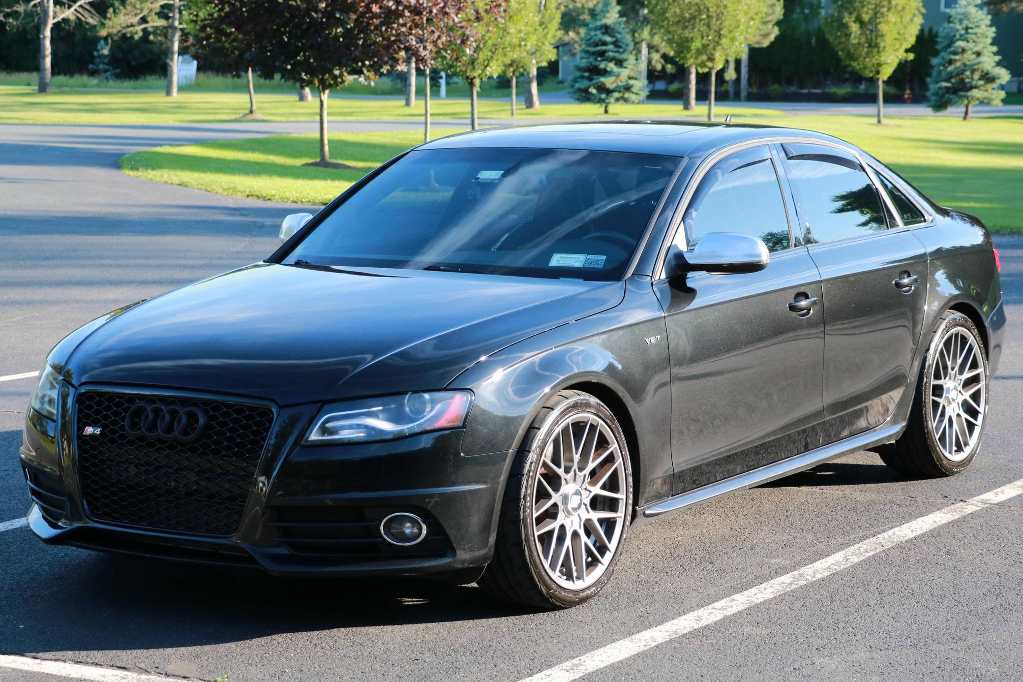 Clean OEM+ Audi A4 B8 With Subtle Mods and Air Suspension 