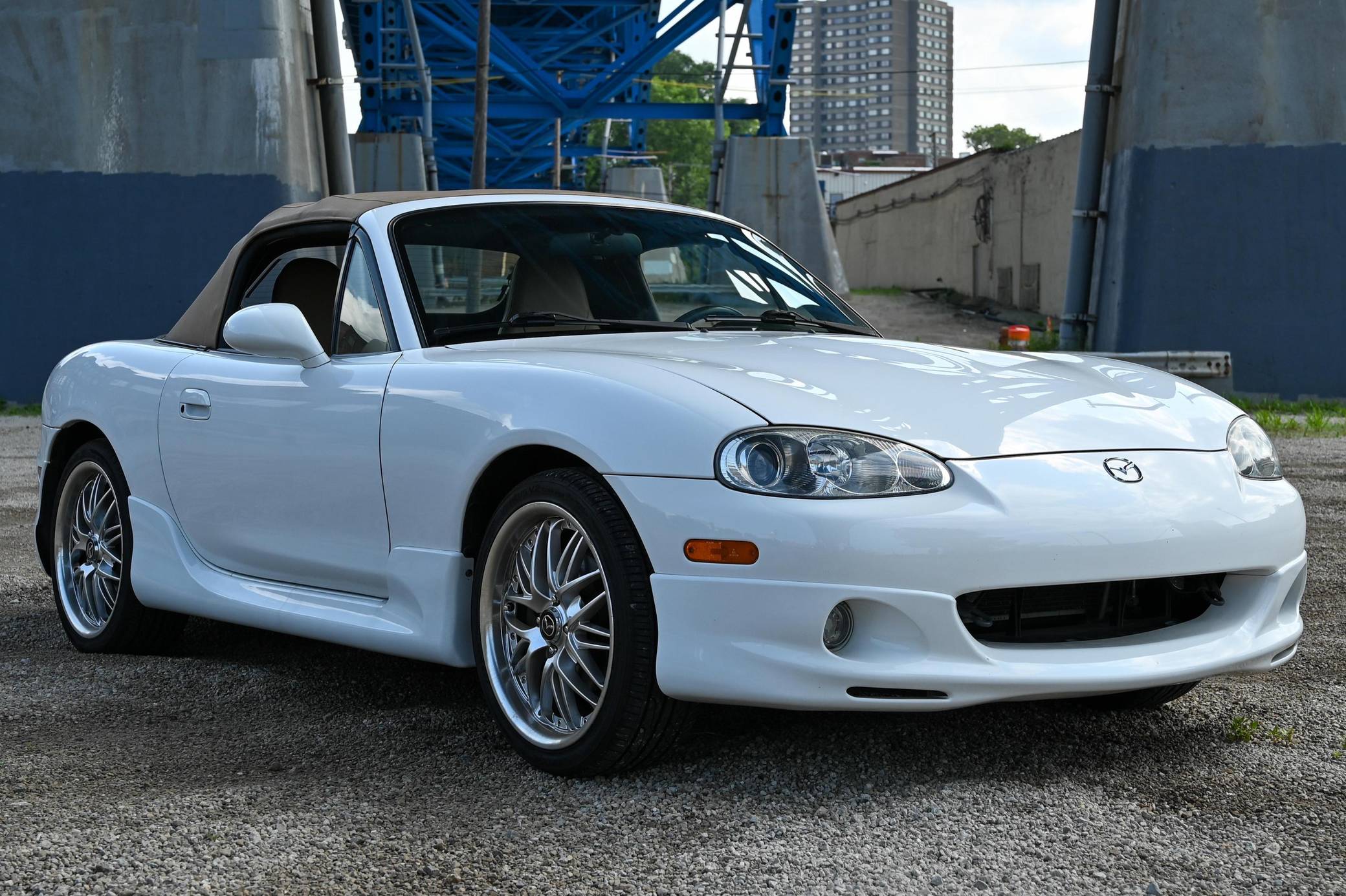 2002 Mazda MX-5 Miata LS auction - Cars & Bids