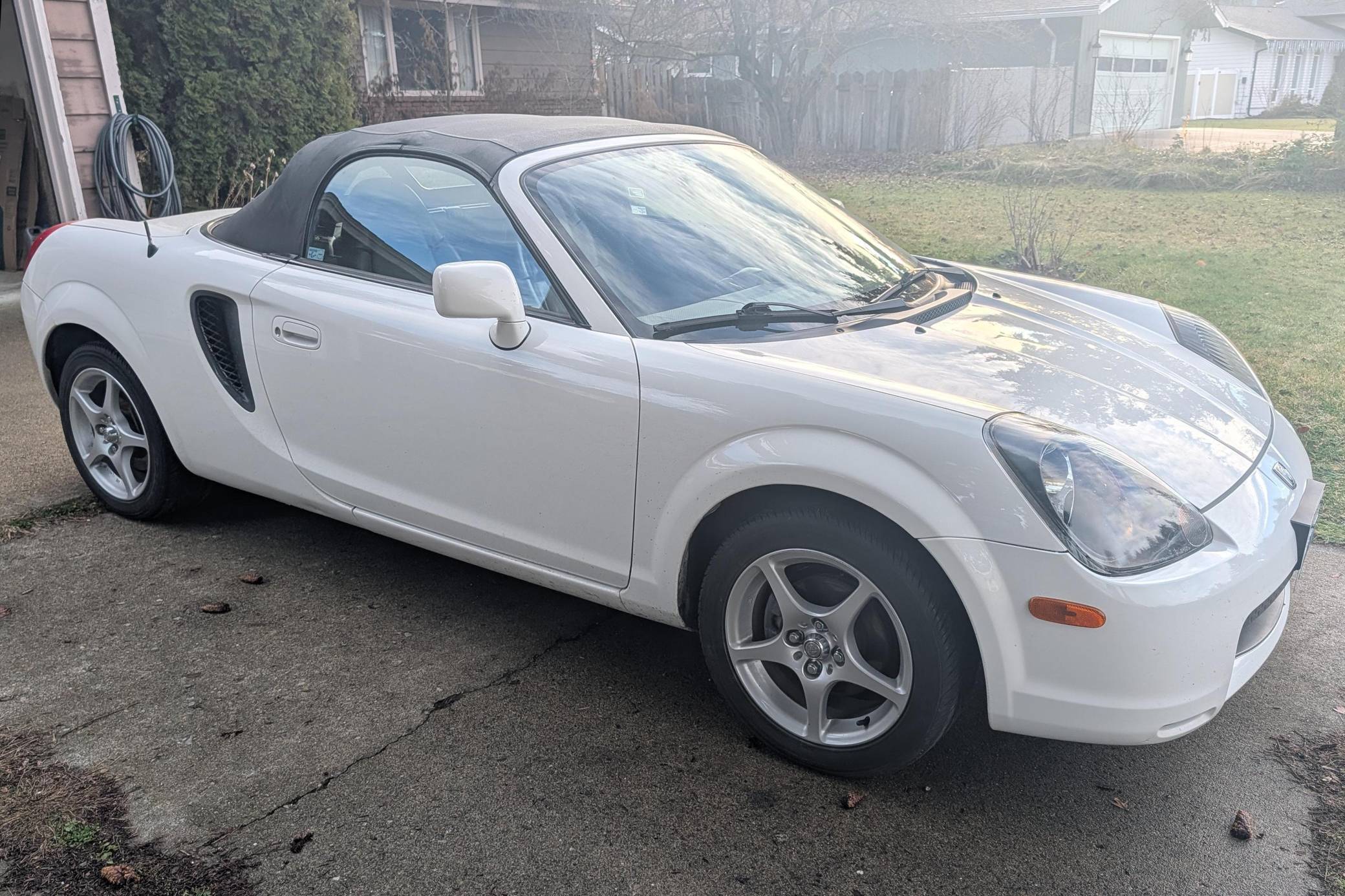 2000 Toyota MR2 Spyder VIN: JTDFR3204Y0019757 for Sale - Cars & Bids