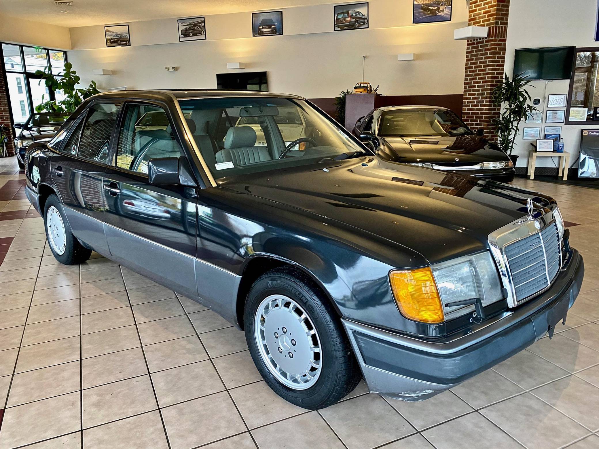 1992 Mercedes-Benz 300E 2.6