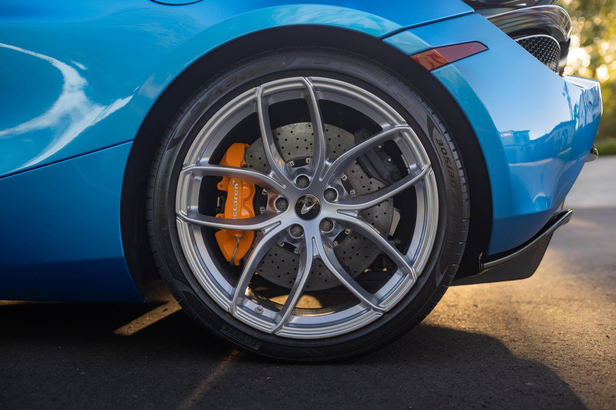 2020 McLaren 720S Spider Performance photo 45