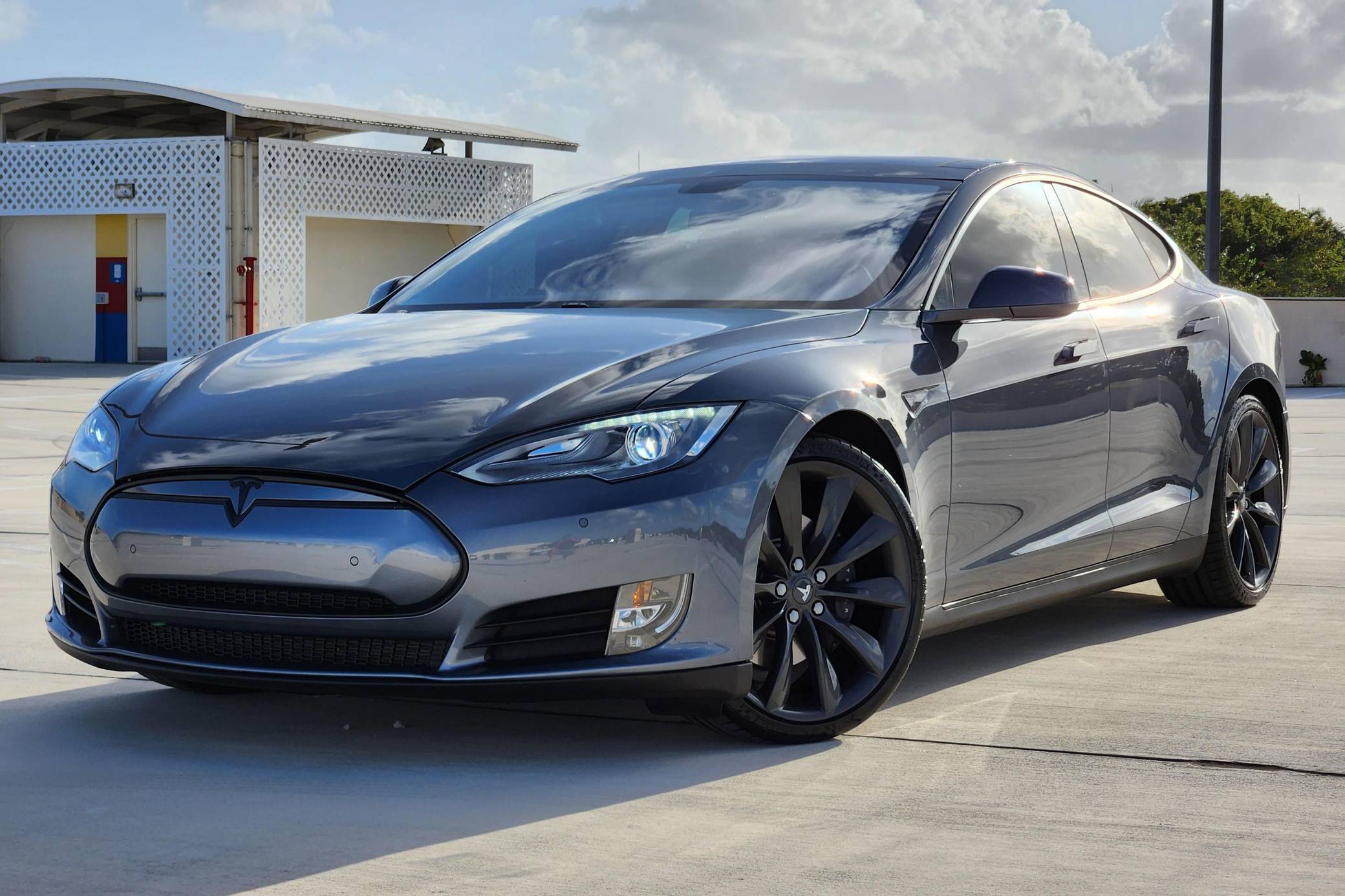 Tesla model online s p85+ price