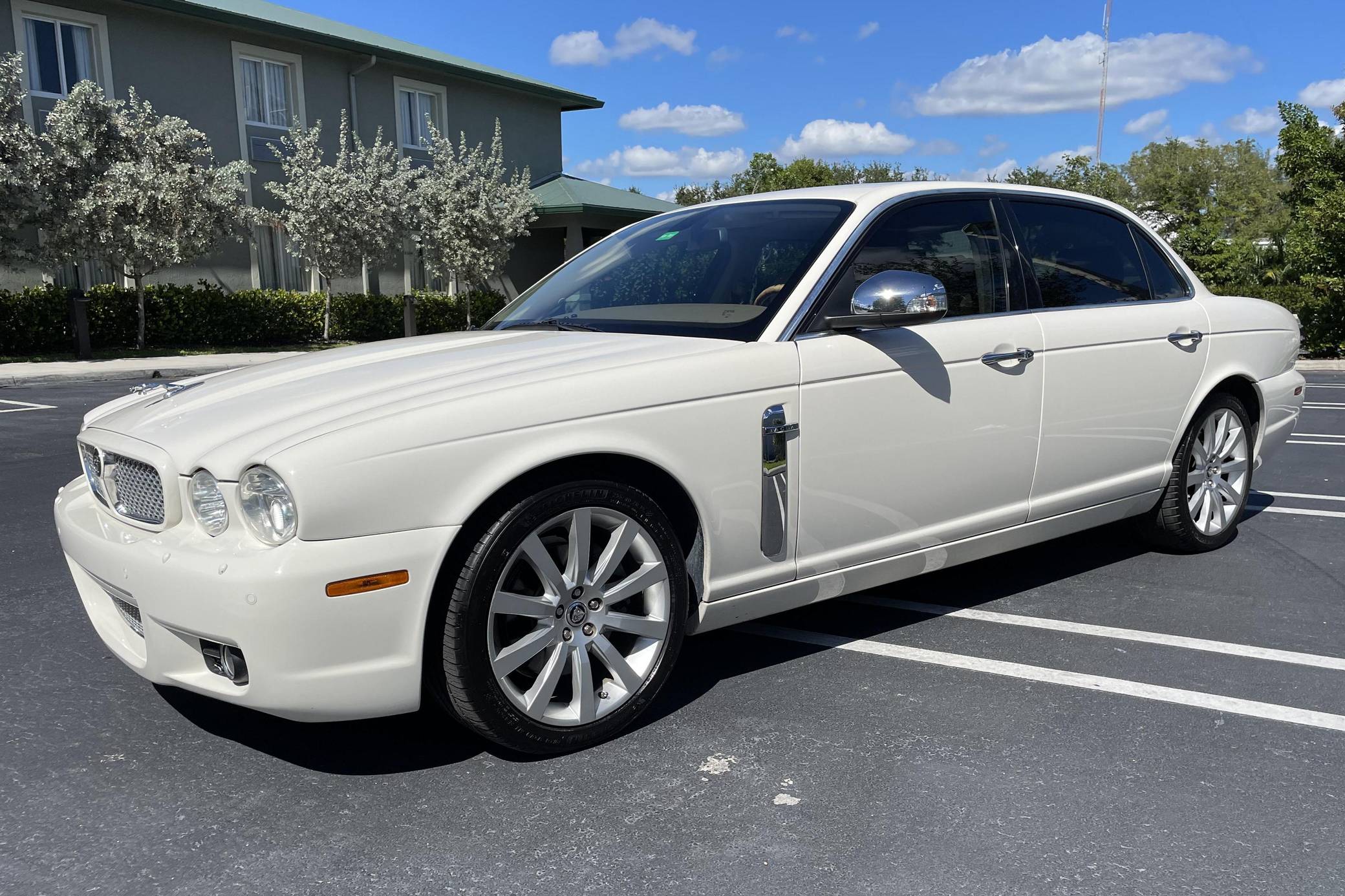 パーヤン 2008 Jaguar XJ Vanden Plas for sale on BaT Auctions - sold