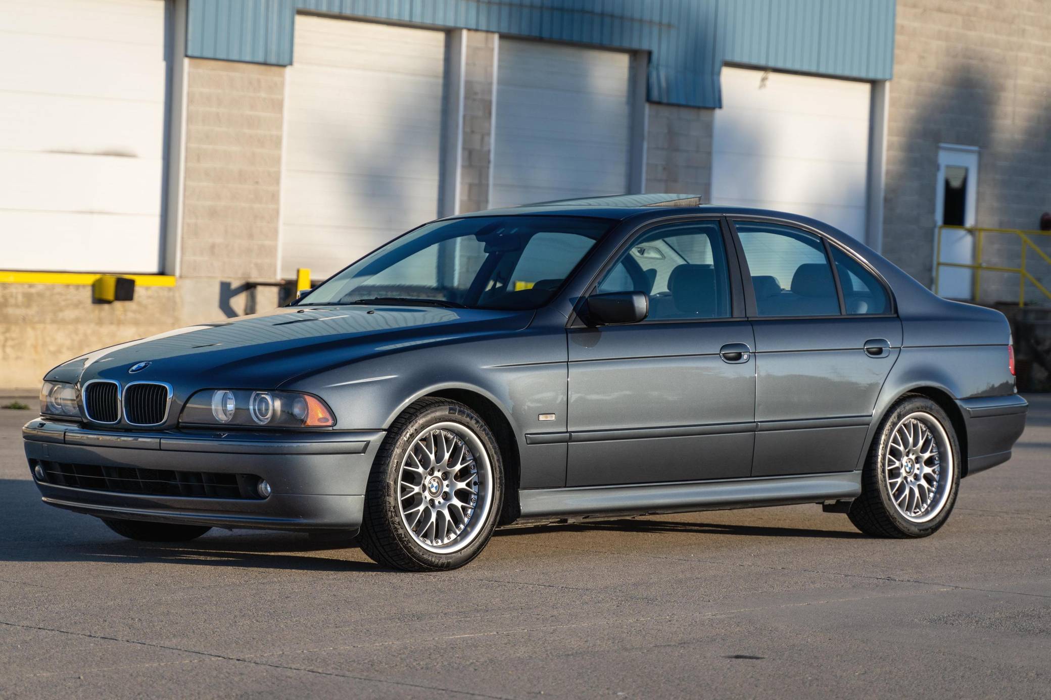 2001 BMW 530i Sedan