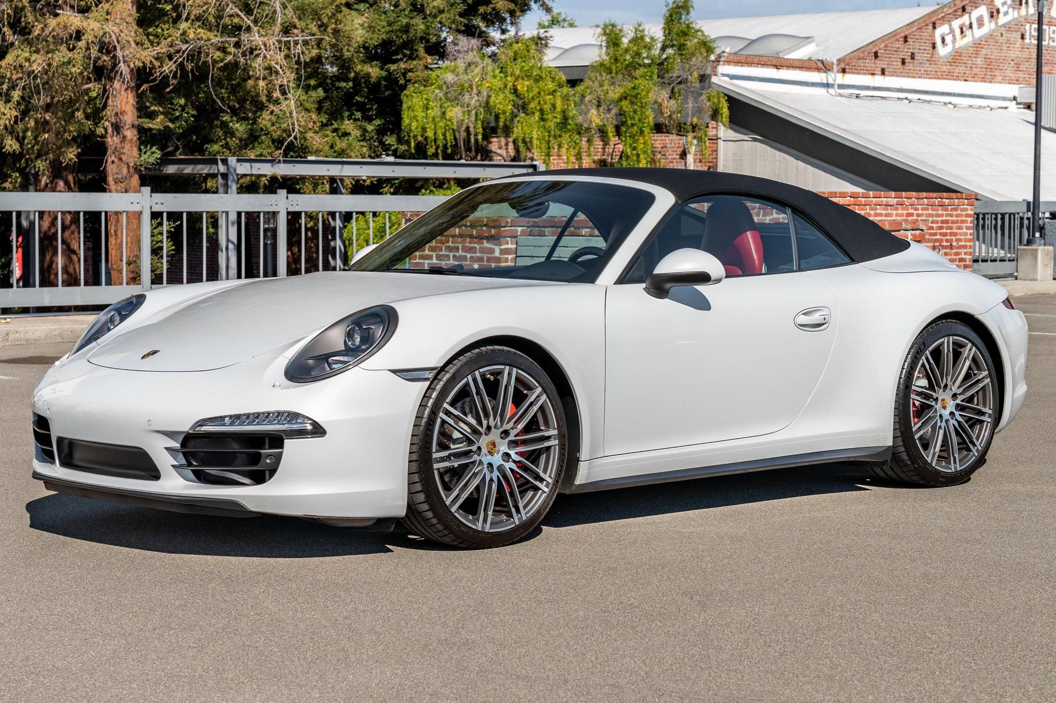 2015 Porsche 911 Carrera 4S Cabriolet image 1
