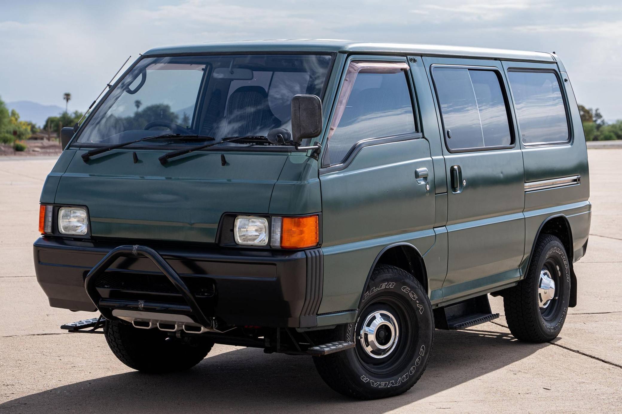1997 Mitsubishi Delica