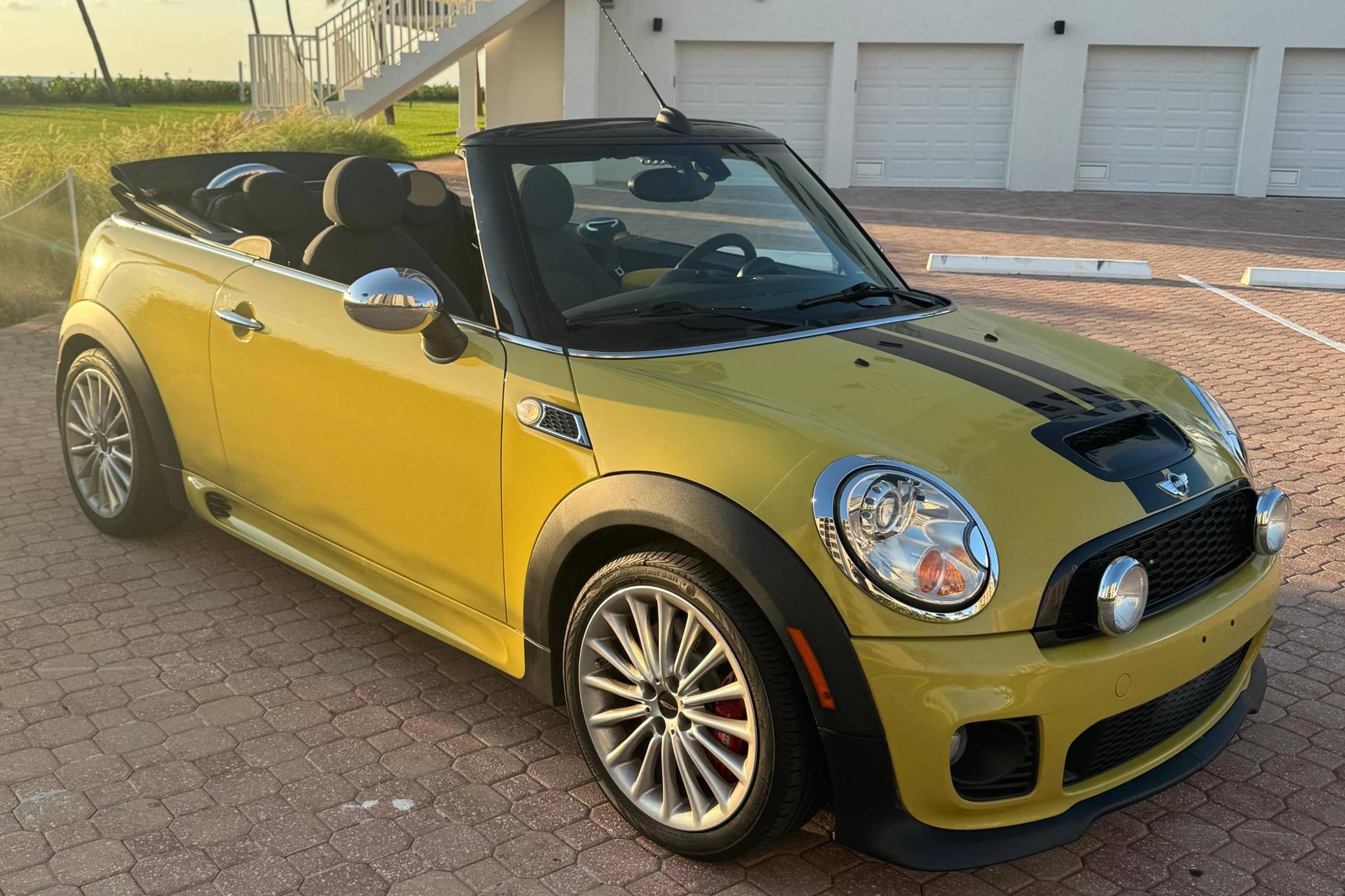 2010 Mini Cooper Convertible John Cooper Works VIN