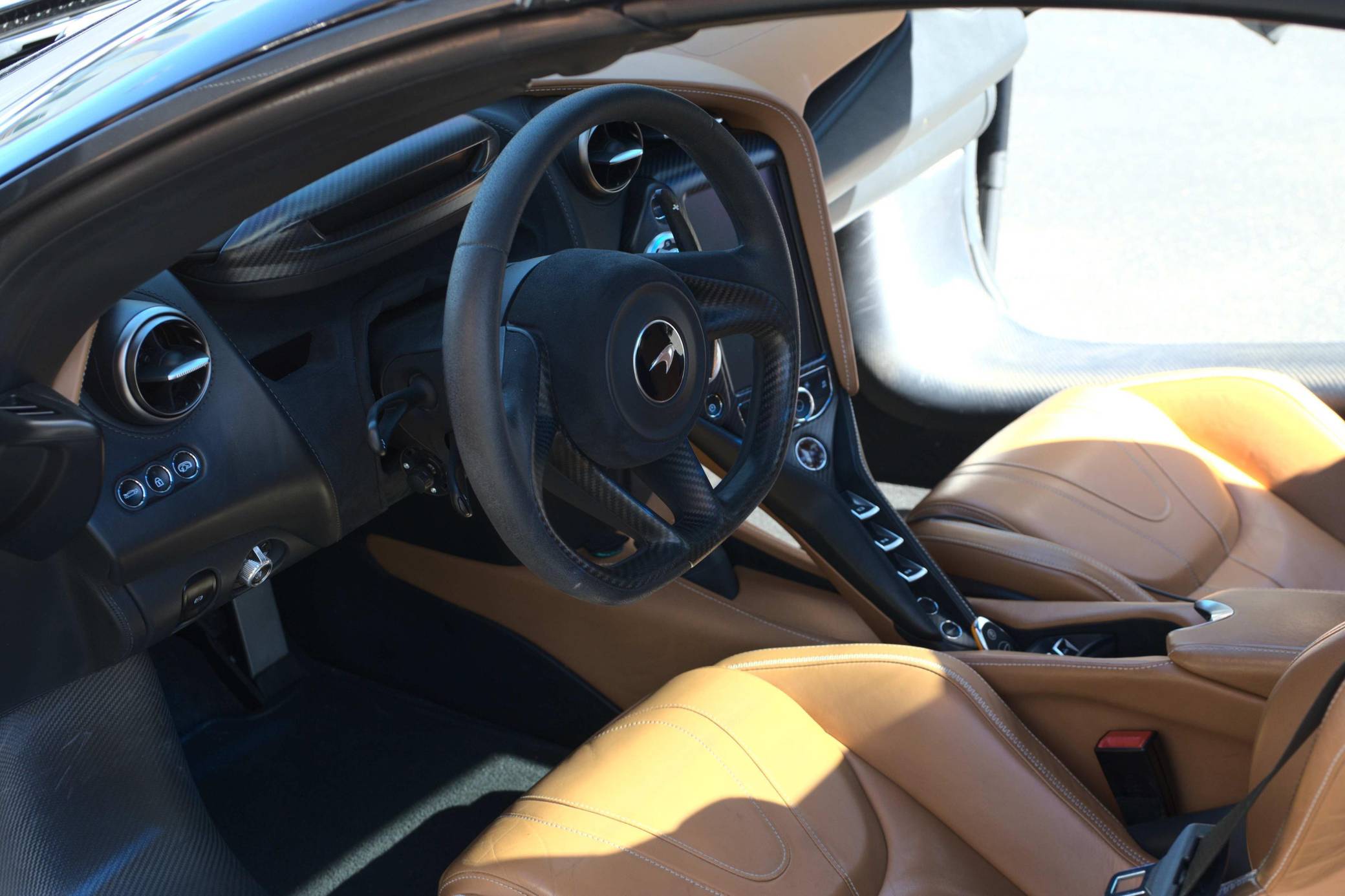 2019 McLaren 720S Spider Luxury photo 6