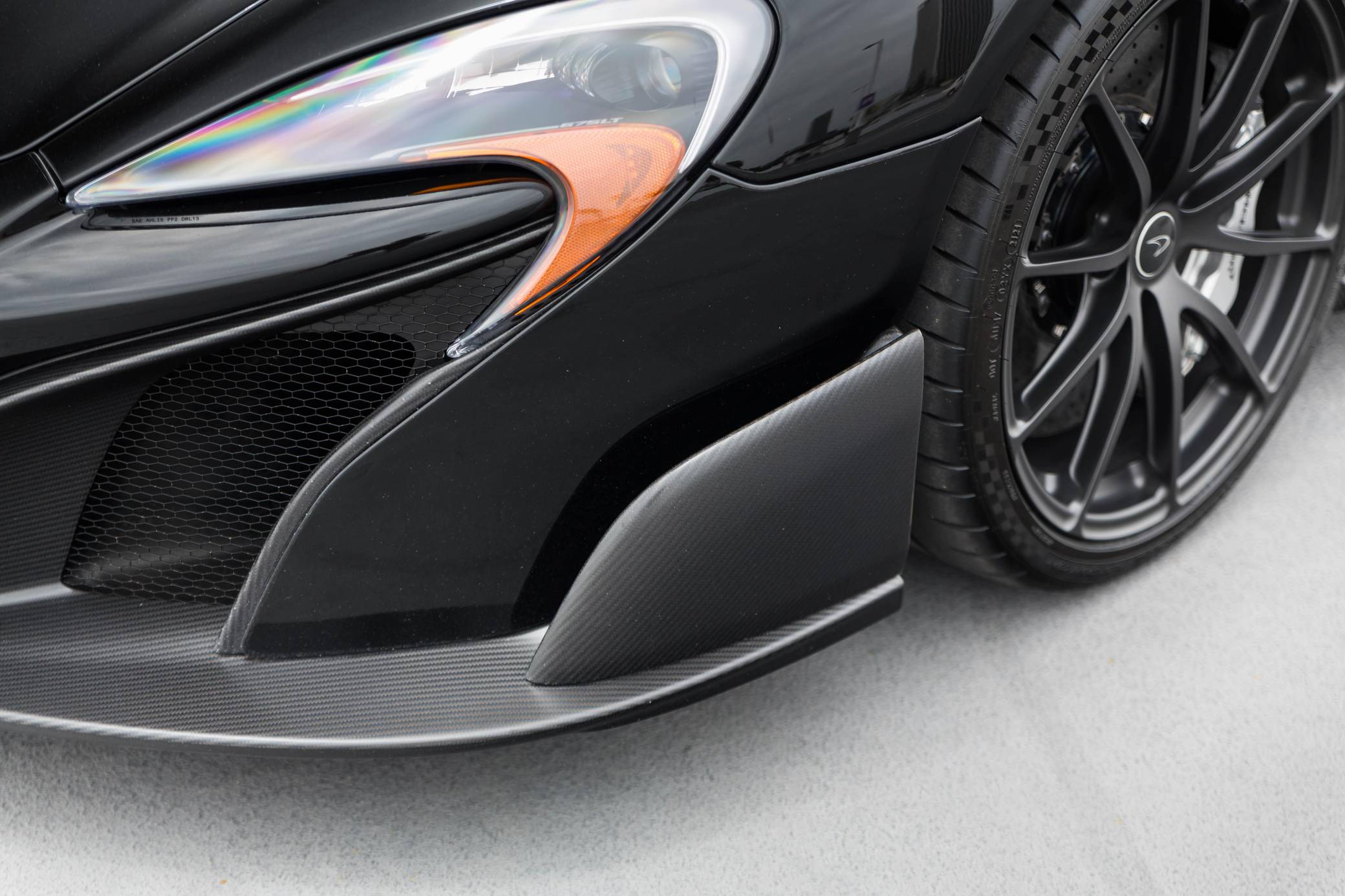 2016 McLaren 675LT Spider photo 32