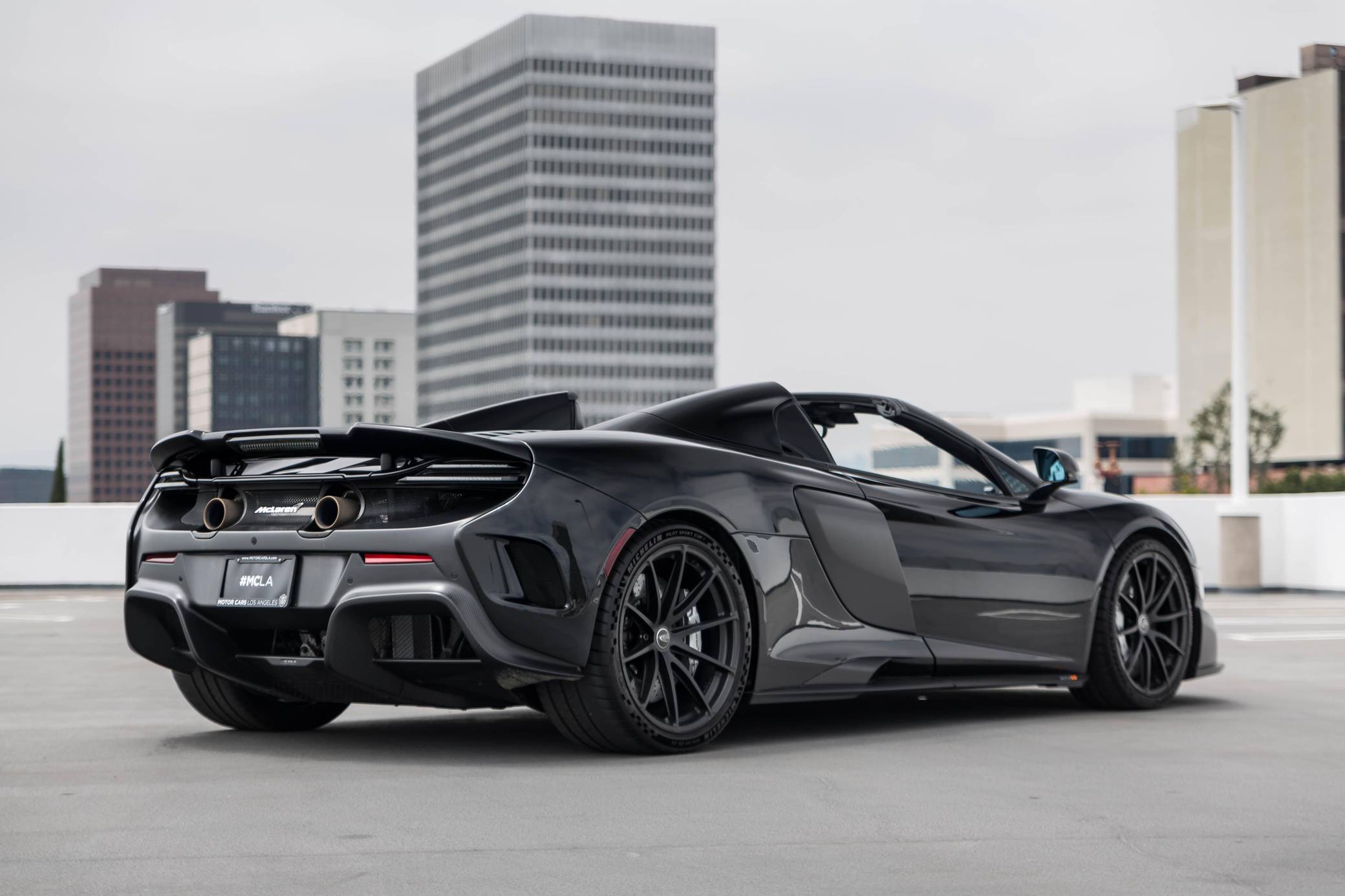 2016 McLaren 675LT Spider photo 18