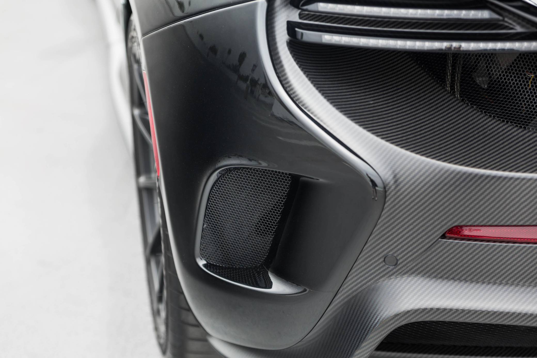 2016 McLaren 675LT Spider photo 38