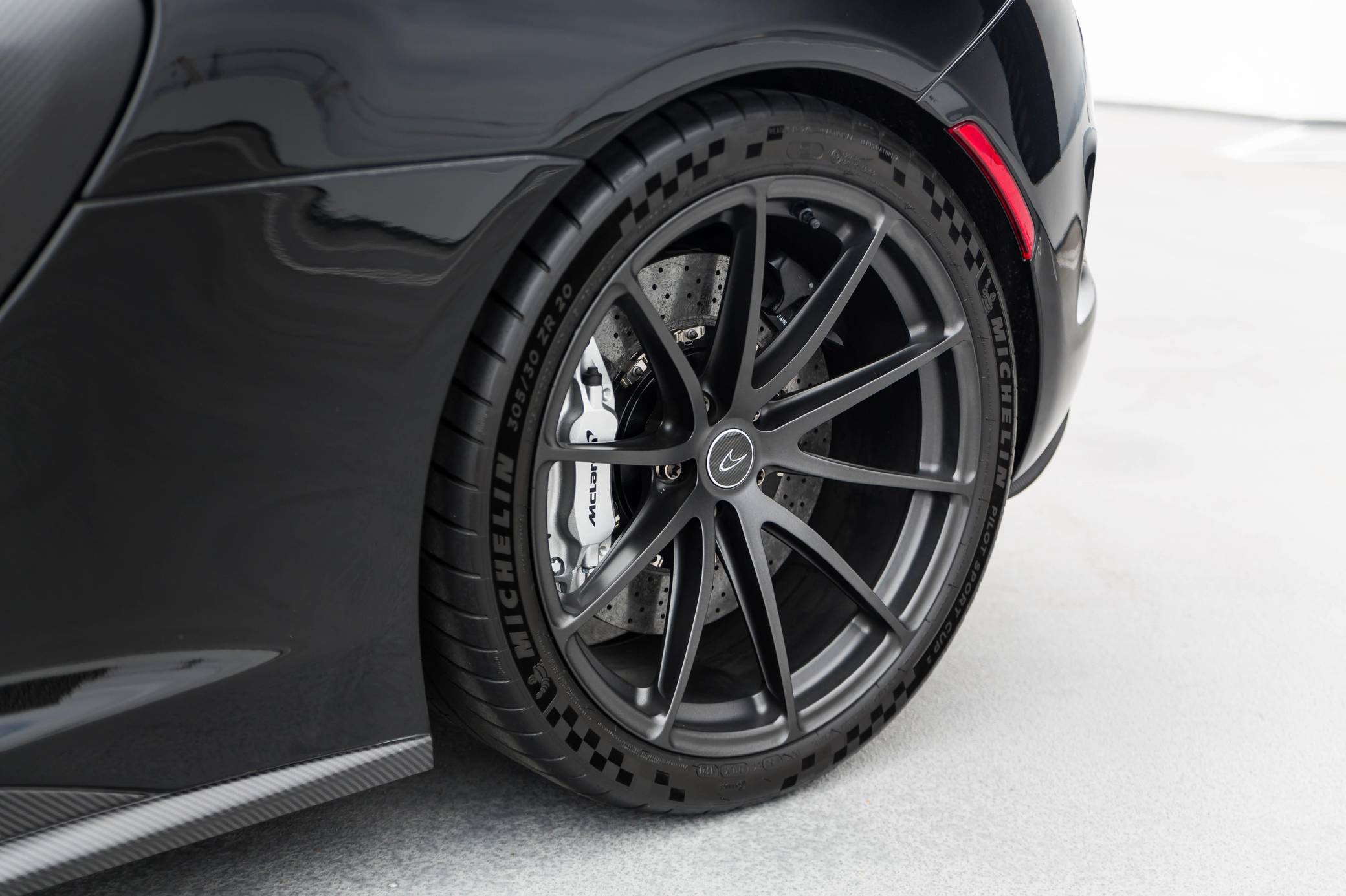 2016 McLaren 675LT Spider photo 48