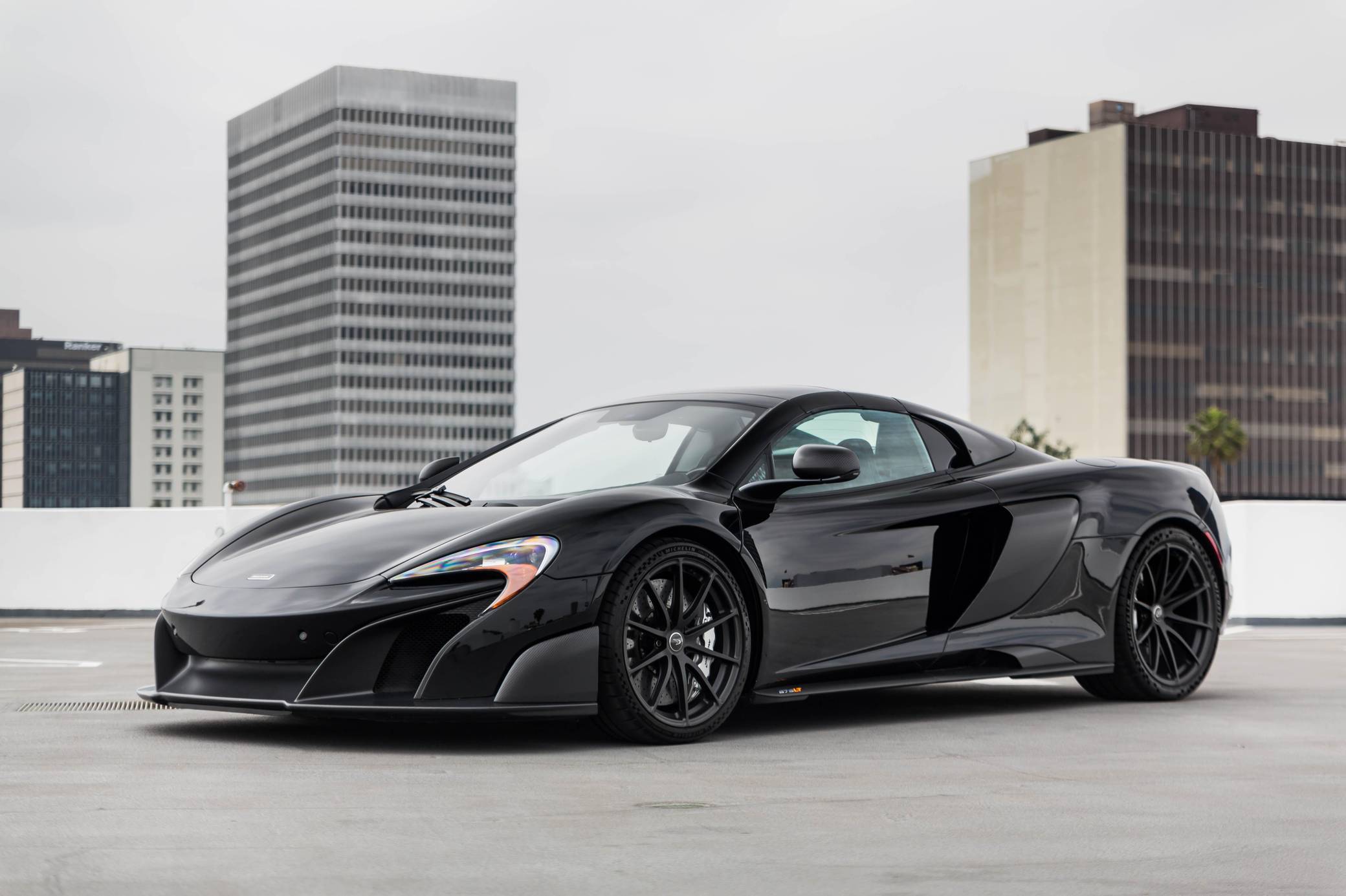 2016 McLaren 675LT Spider photo 21