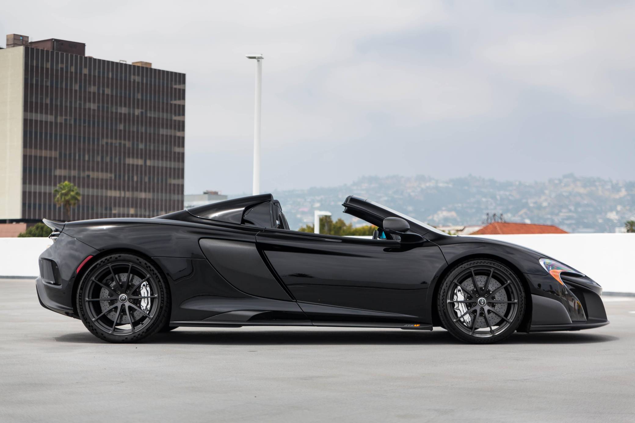 2016 McLaren 675LT Spider photo 19