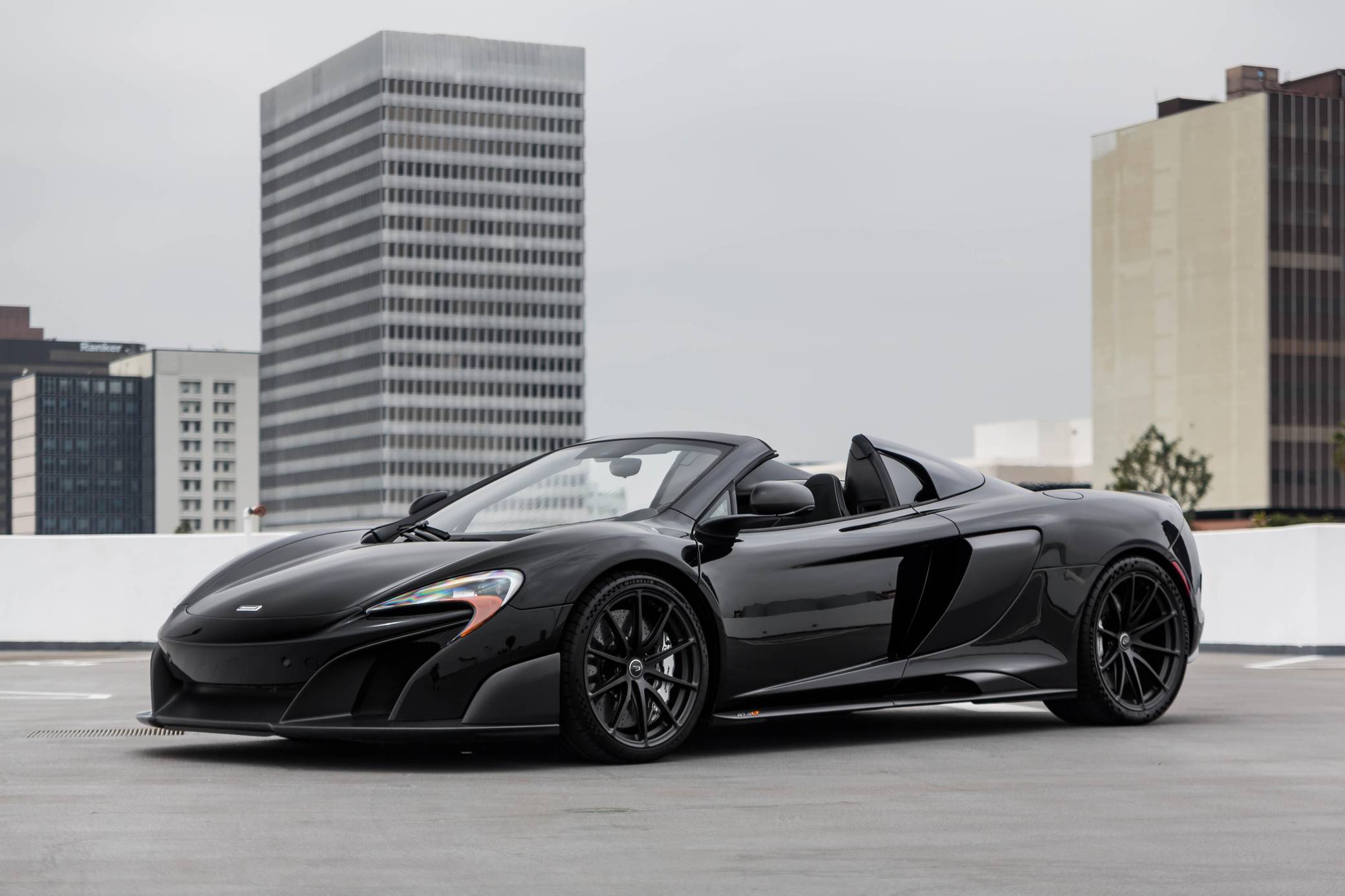 2016 McLaren 675LT Spider photo 12