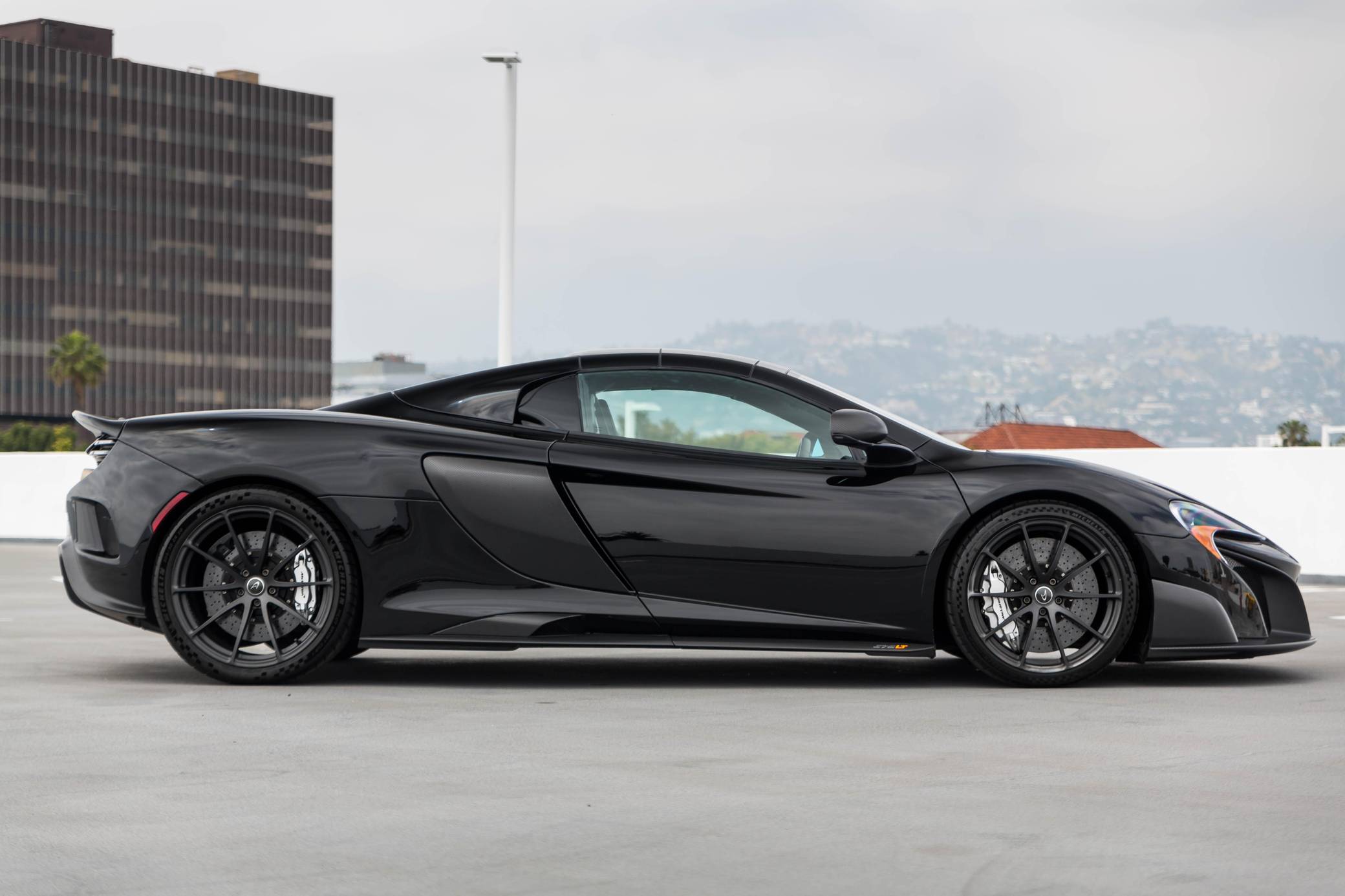 2016 McLaren 675LT Spider photo 24