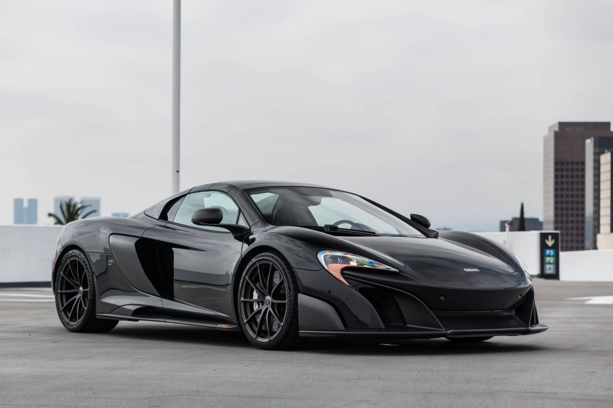 2016 McLaren 675LT Spider photo 25