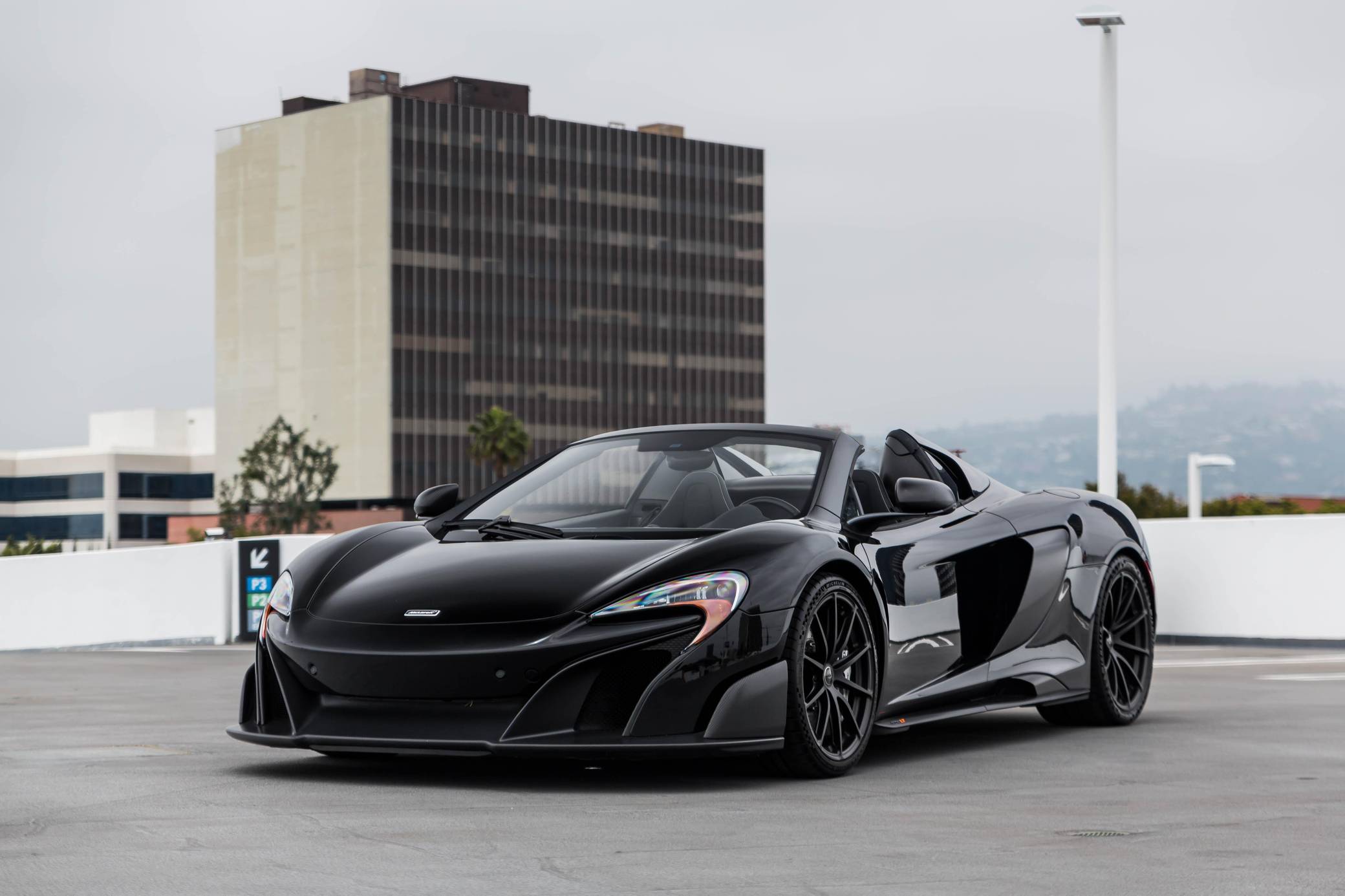 2016 McLaren 675LT Spider photo 11