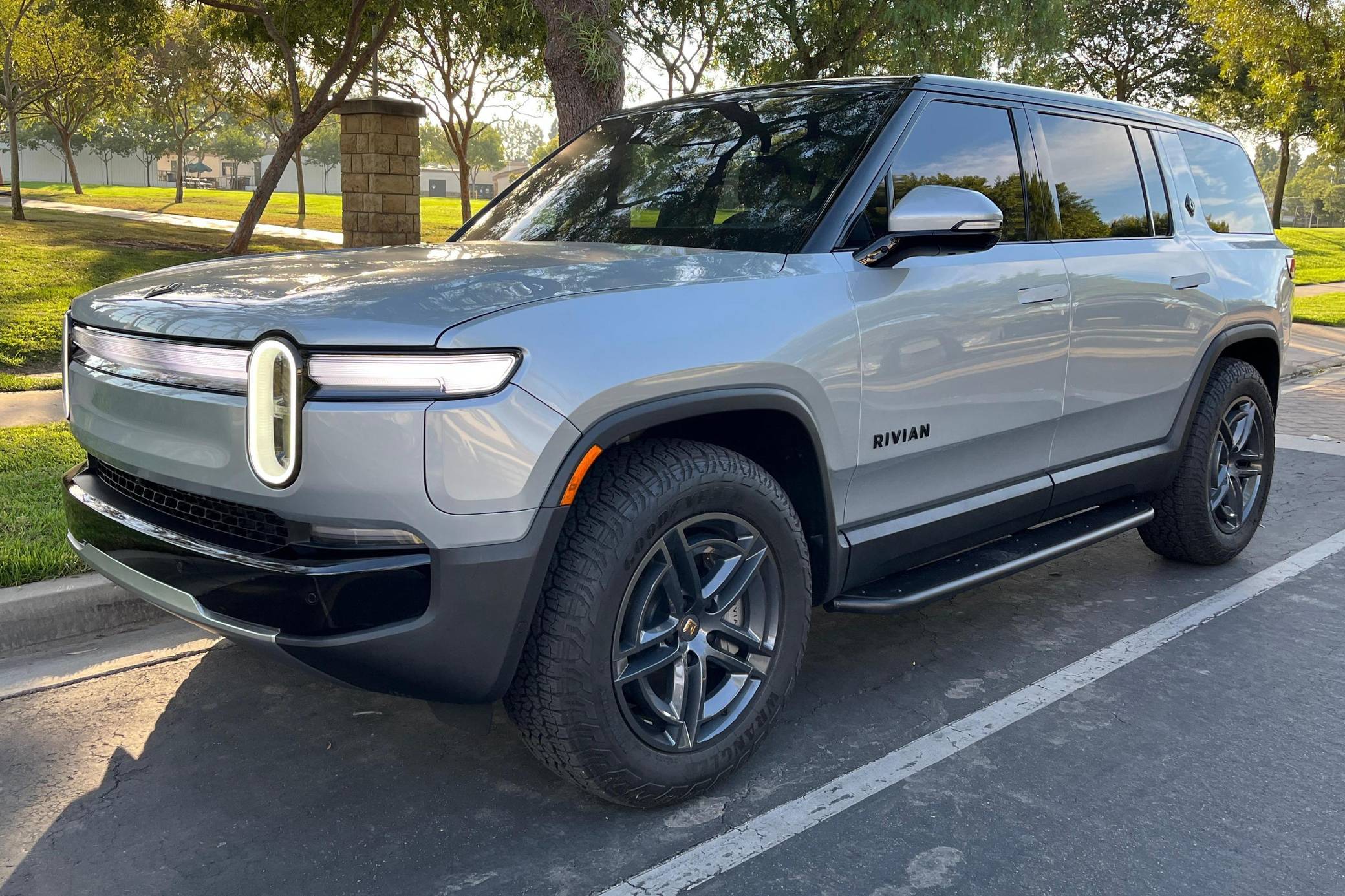 2025 Rivian R1S Adventure Edition