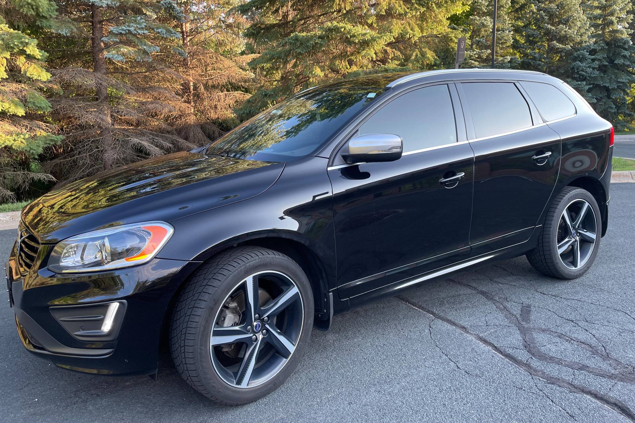 2016 Volvo XC60 T6 AWD R-Design Platinum