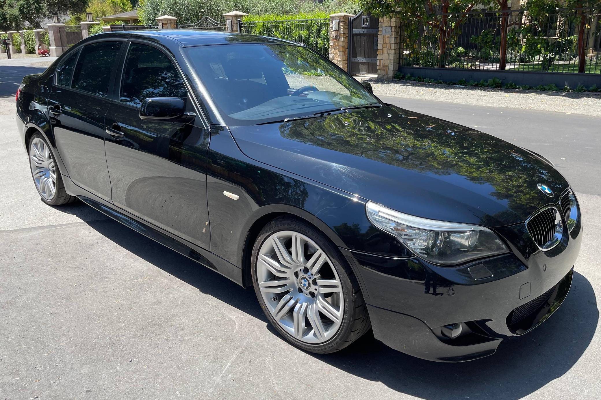 600-008 1/18 BMW 550i Touring ブラック 600-008 1/18 BMW 550i Touring ブラック