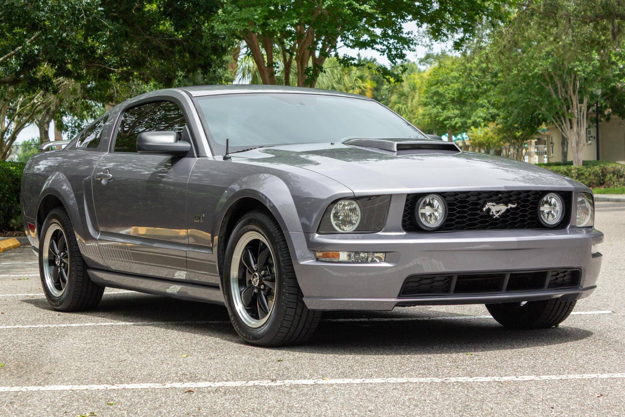 【アウトレット】V8 FUZZ 2006 マスタングGT 2006 Ford Mustang GT Coupe Deluxe VIN: 1ZVFT82H165230593 for Sale