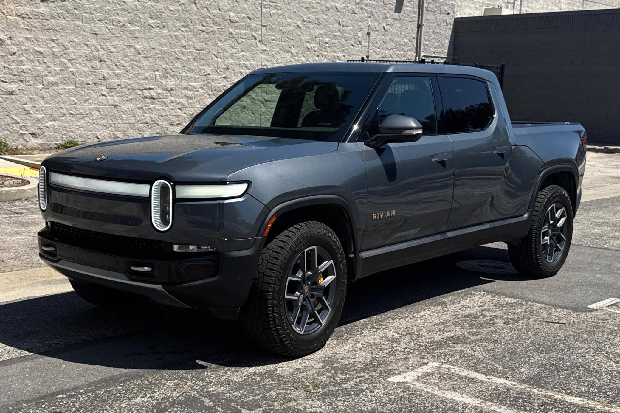 2022 Rivian R1T
